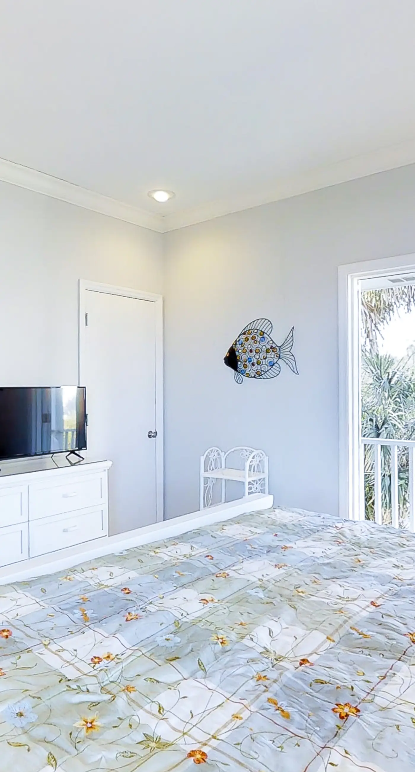 Dog-friendly beachfront gem - community pool, tennis, washer&dryer, central AC