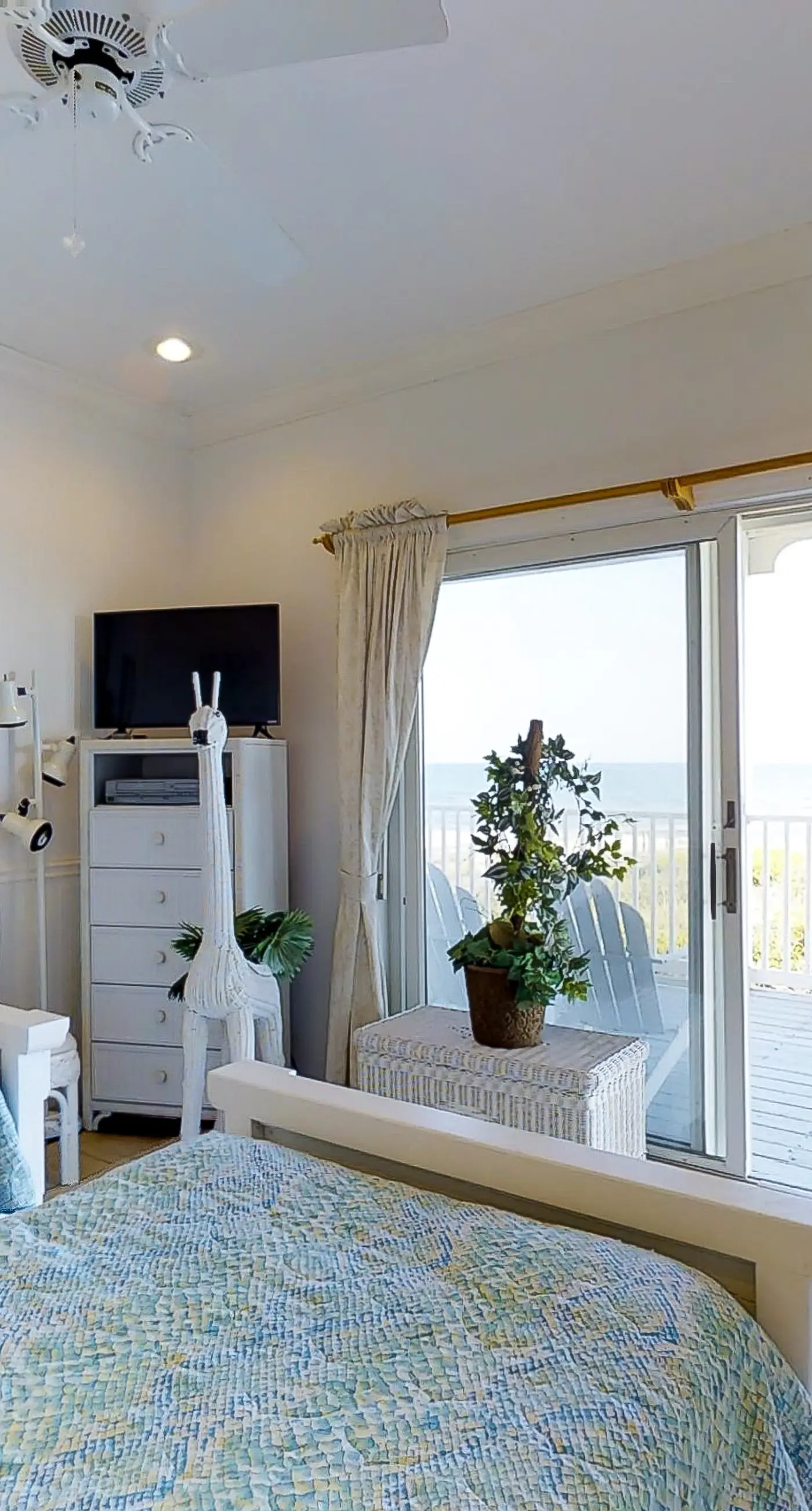 Dog-friendly beachfront gem - community pool, tennis, washer&dryer, central AC