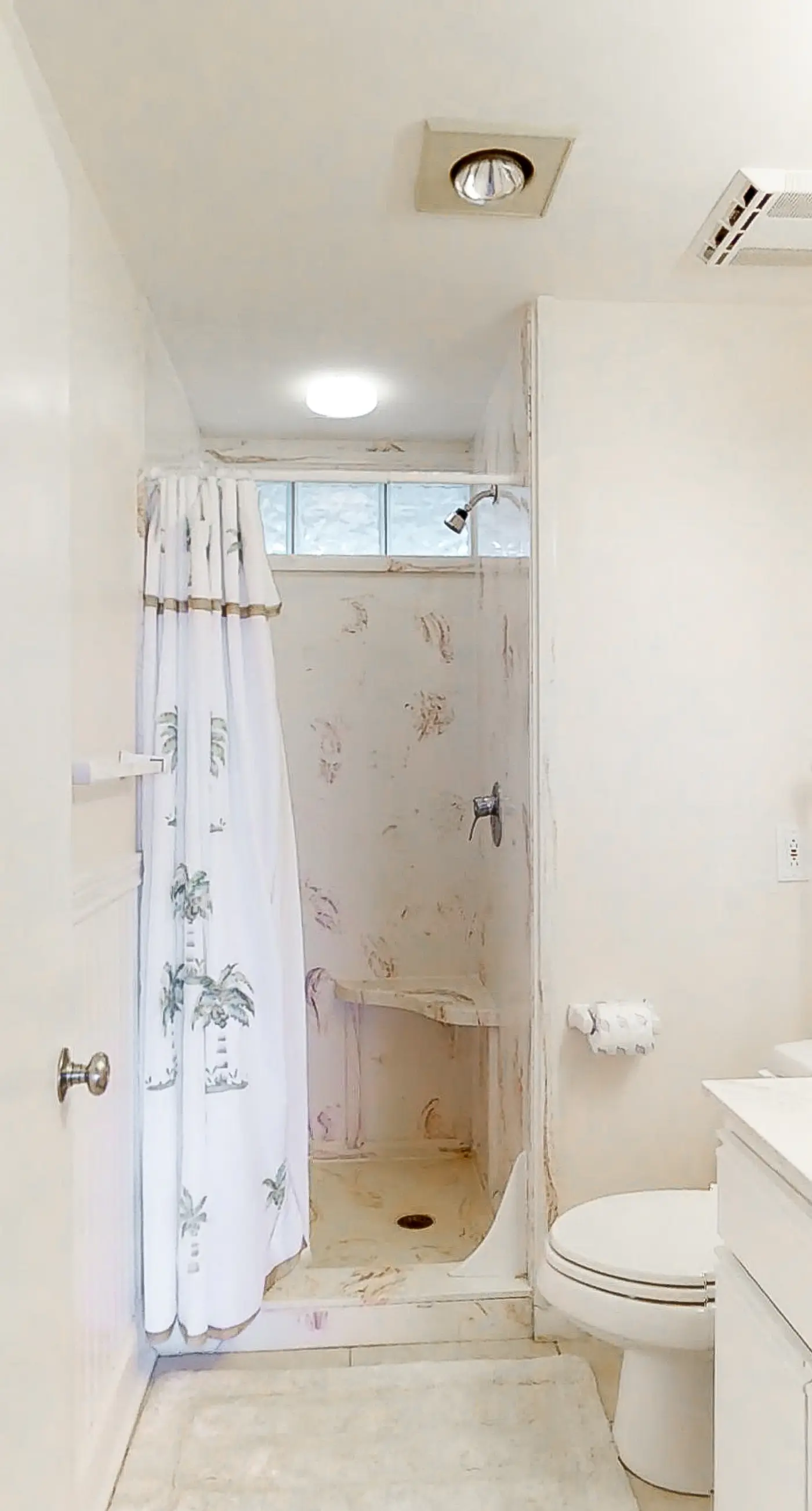 Dog-friendly beachfront gem - community pool, tennis, washer&dryer, central AC