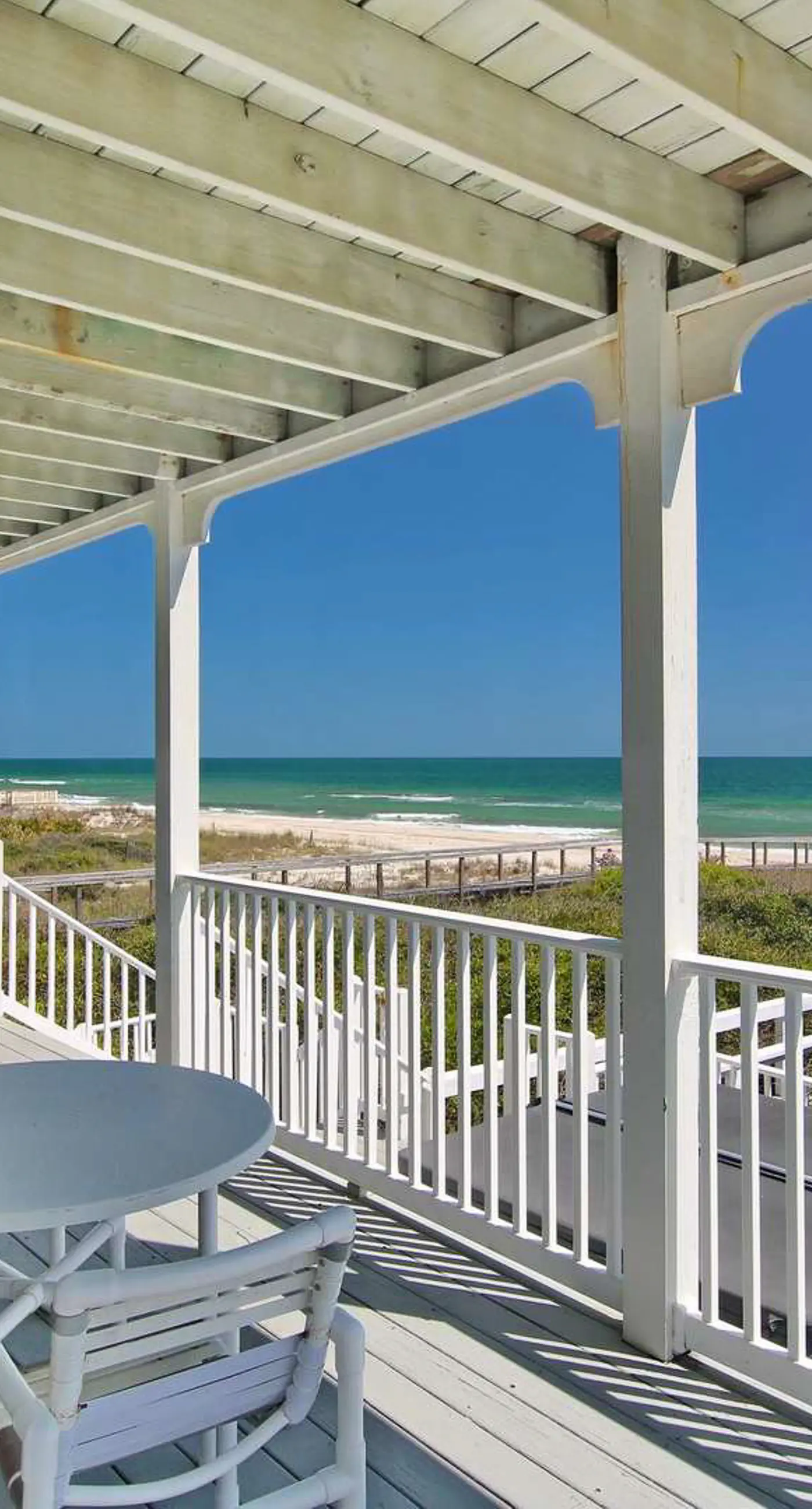 Dog-friendly beachfront gem - community pool, tennis, washer&dryer, central AC