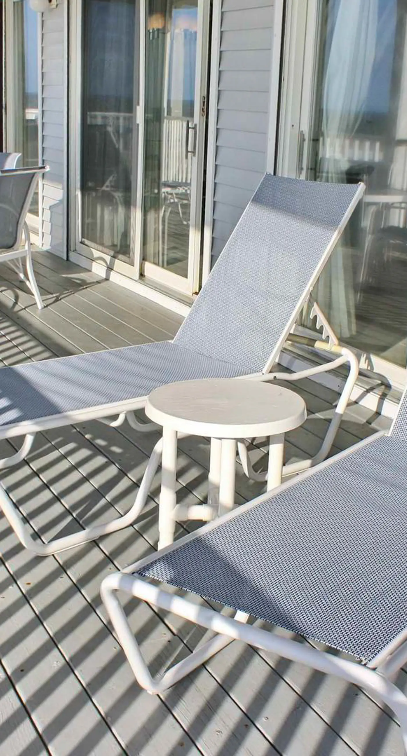 Dog-friendly beachfront gem - community pool, tennis, washer&dryer, central AC