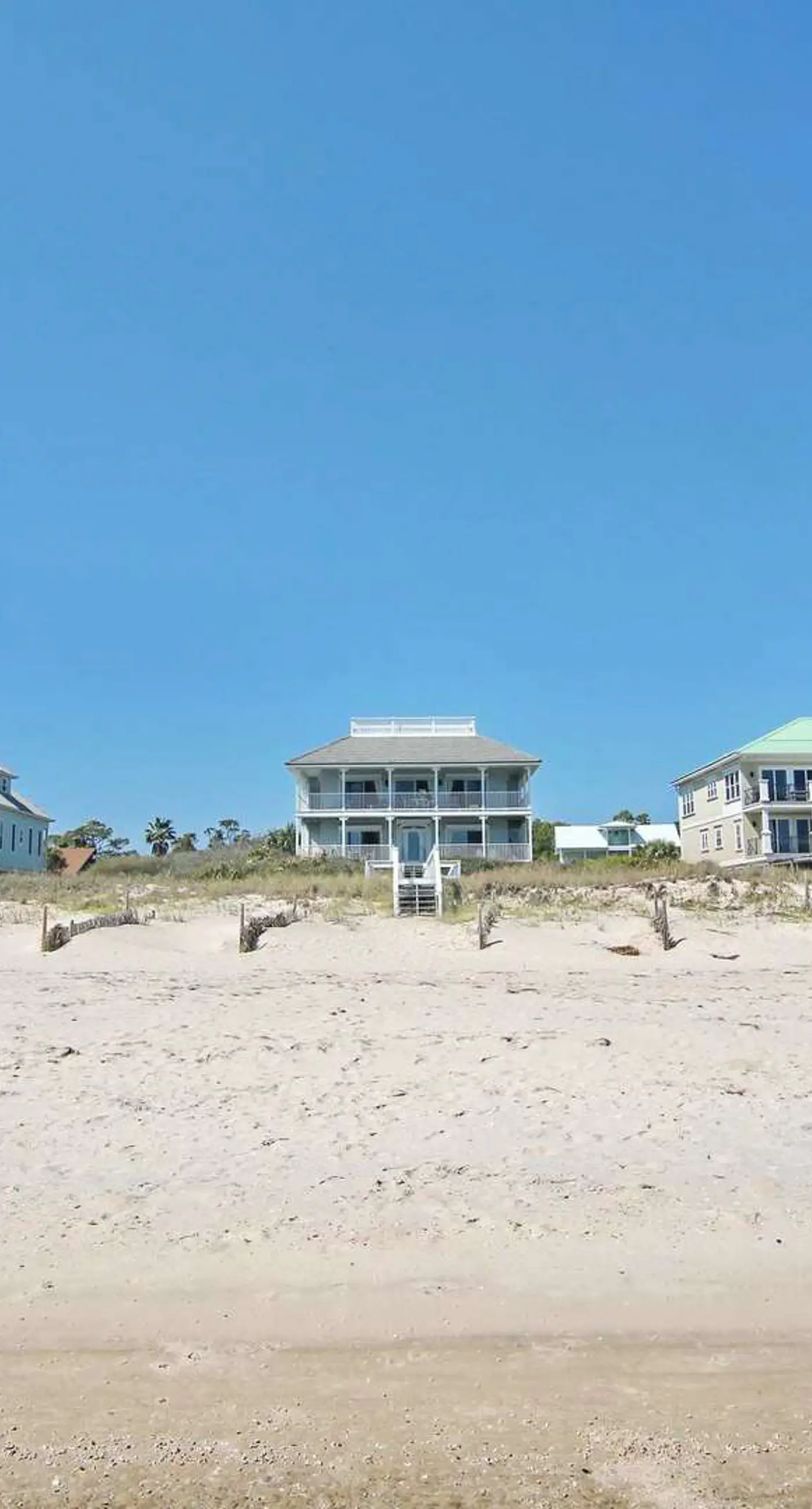 Dog-friendly beachfront gem - community pool, tennis, washer&dryer, central AC