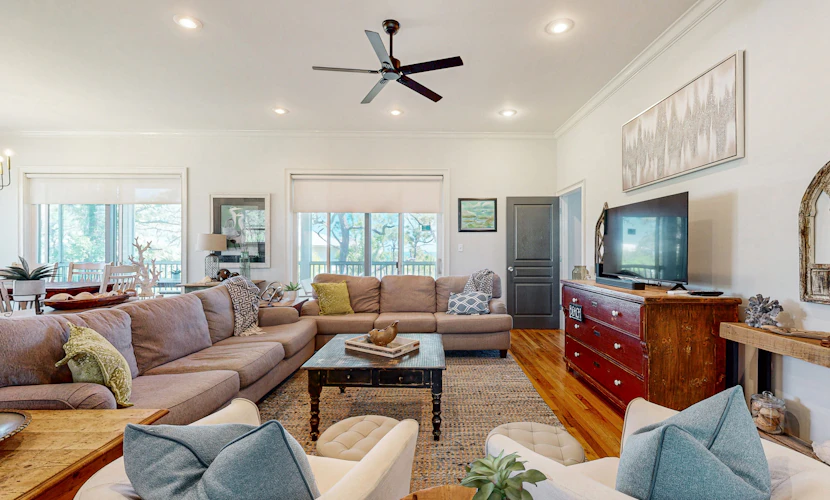 Beautiful home near the beach with community pool, gym, tennis