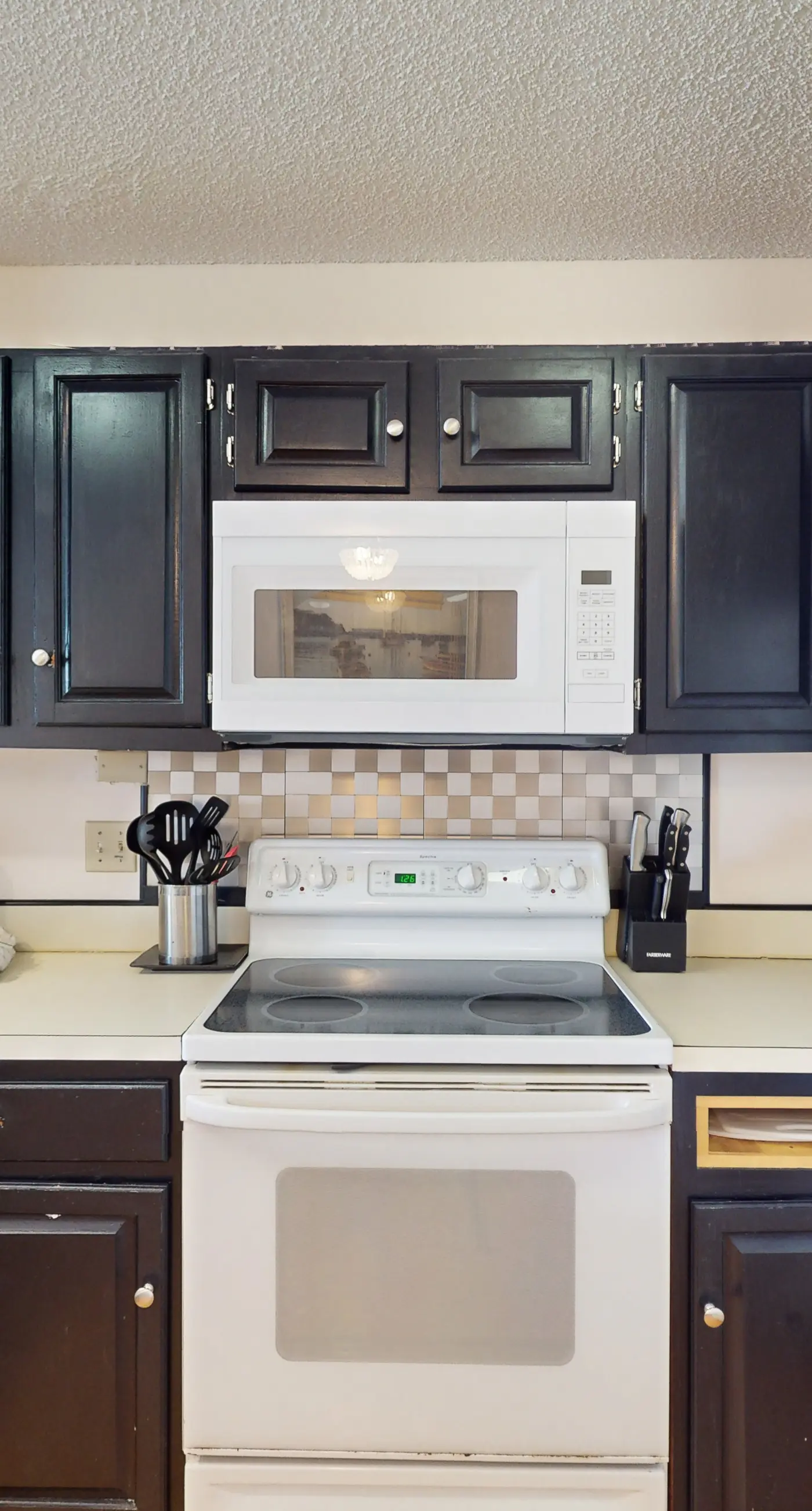 Comfortable townhome steps from beach with pool access, balcony, & W/D