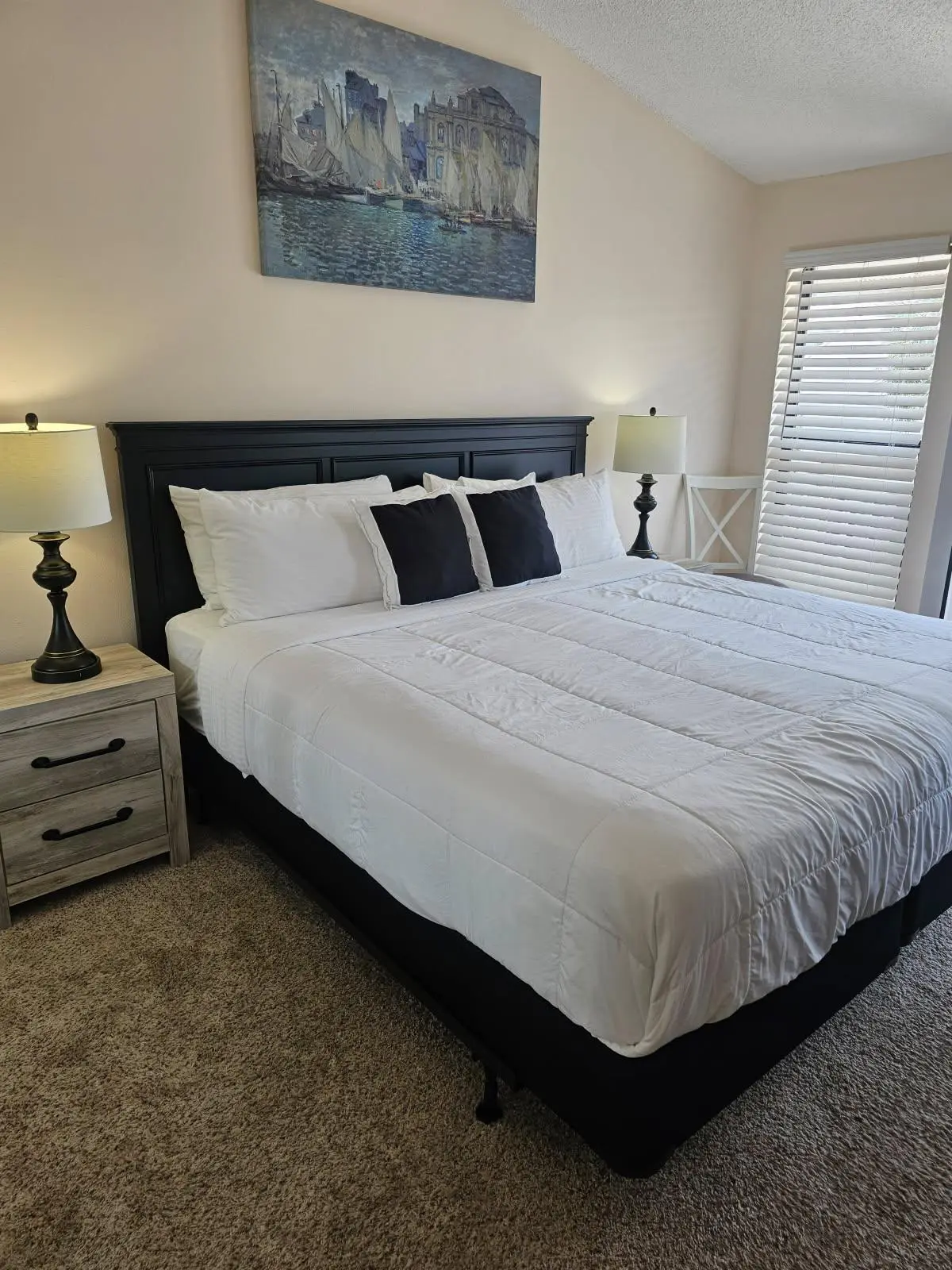 Comfortable townhome steps from beach with pool access, balcony, & W/D