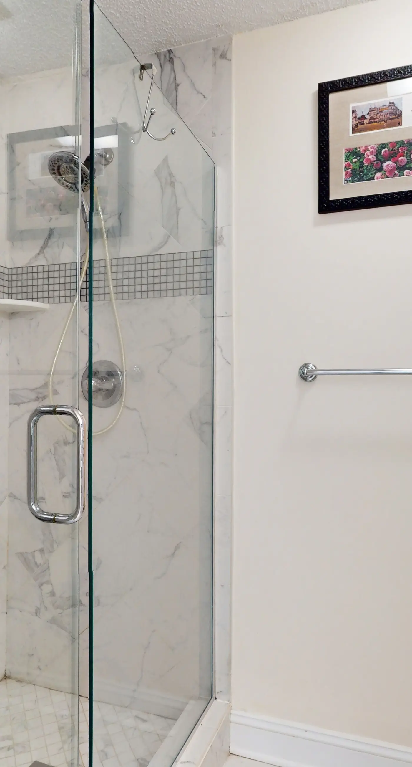 Comfortable townhome steps from beach with pool access, balcony, & W/D