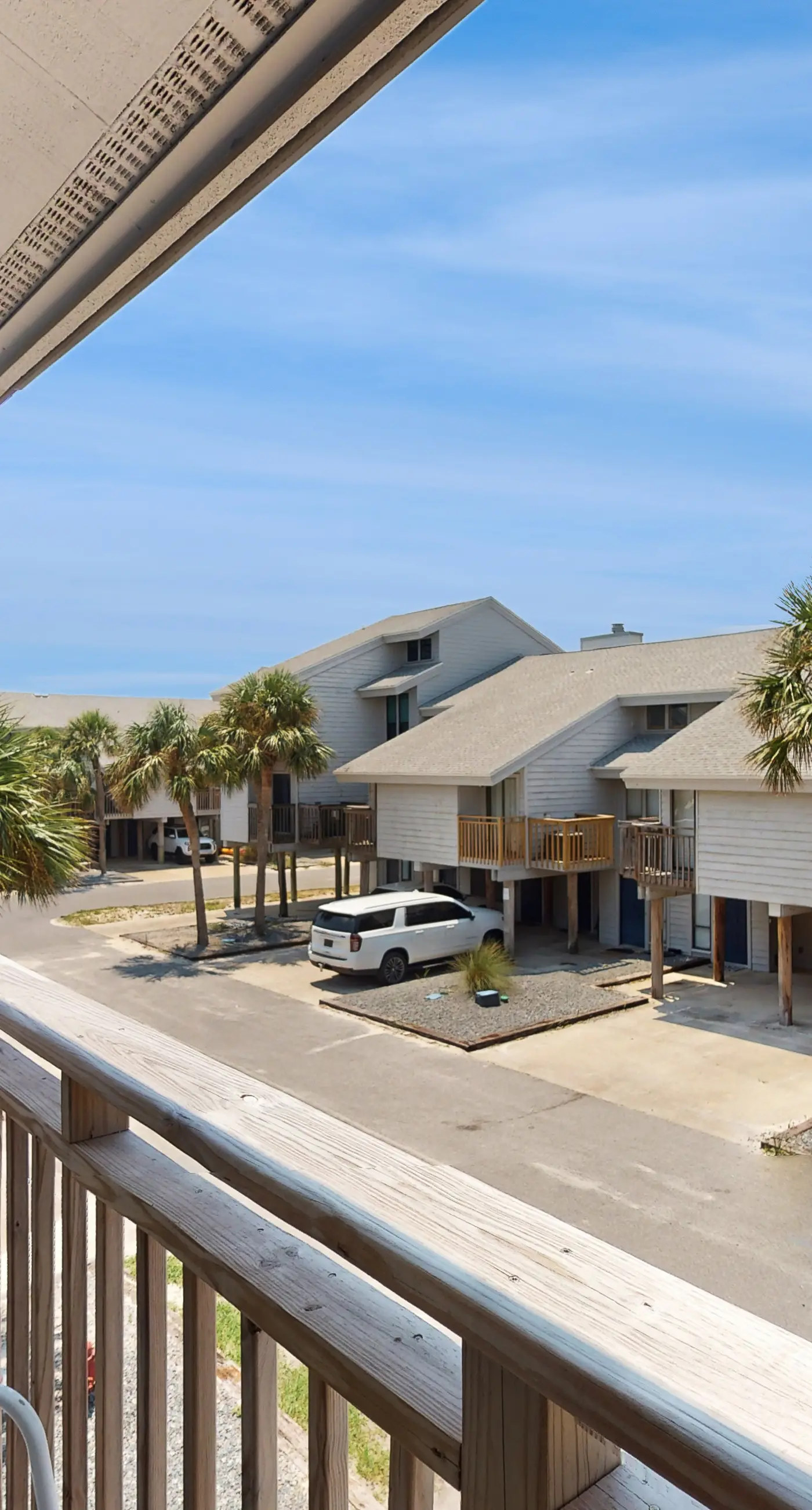 Comfortable townhome steps from beach with pool access, balcony, & W/D