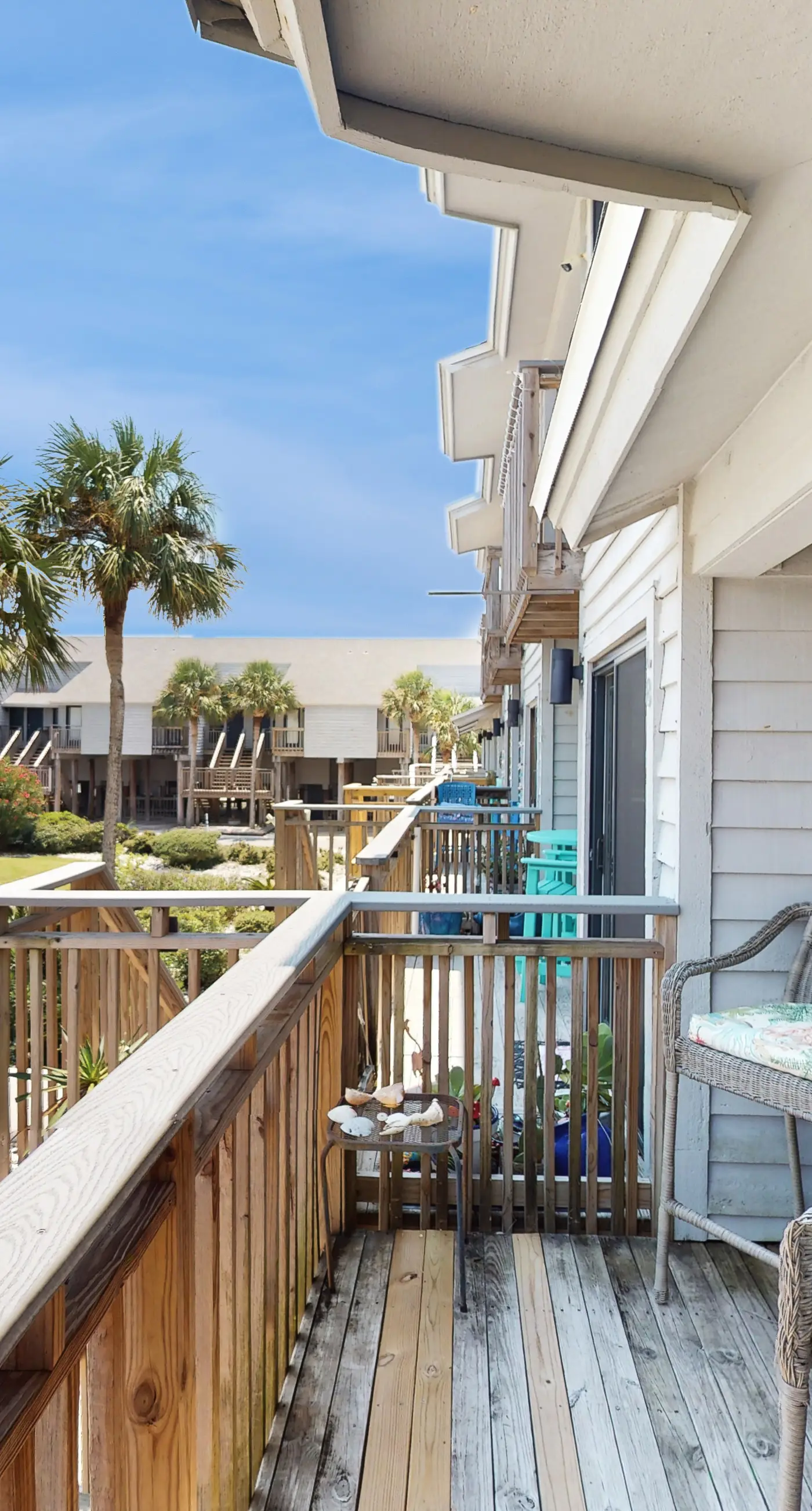 Comfortable townhome steps from beach with pool access, balcony, & W/D