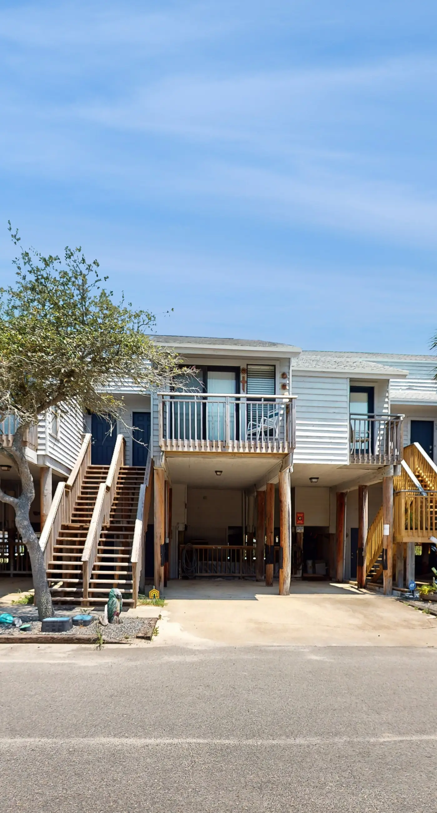 Comfortable townhome steps from beach with pool access, balcony, & W/D