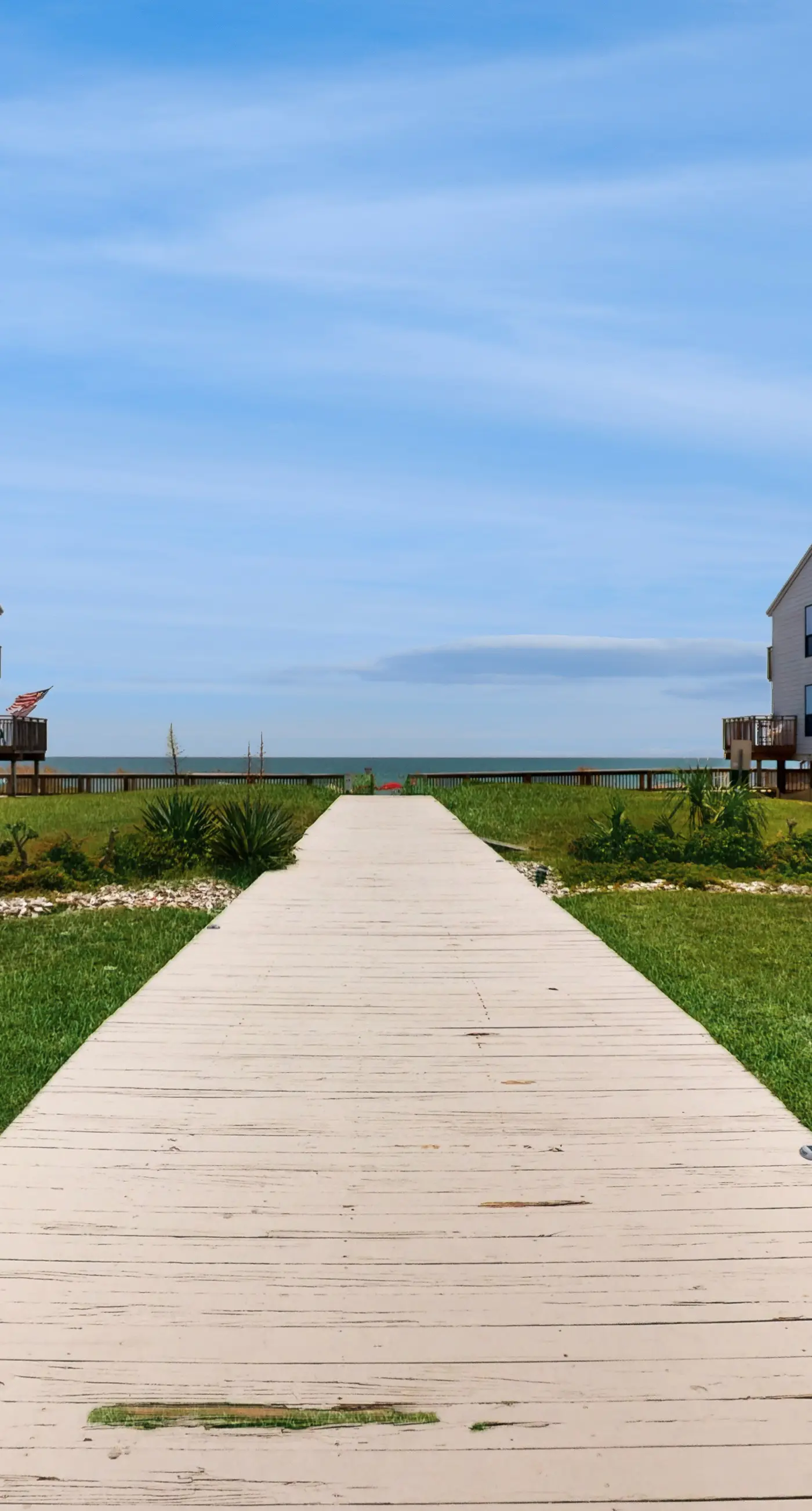 Comfortable townhome steps from beach with pool access, balcony, & W/D