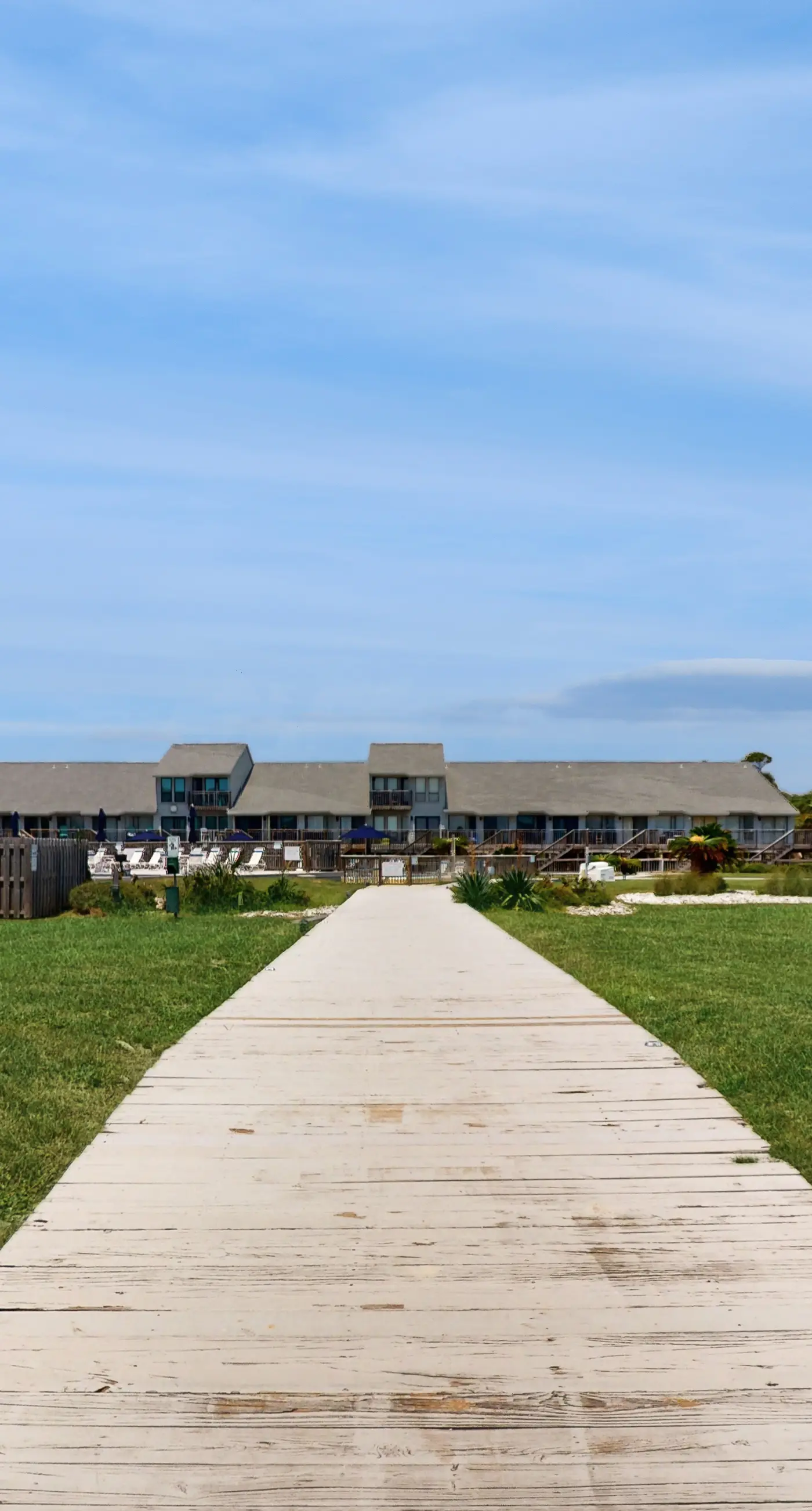 Comfortable townhome steps from beach with pool access, balcony, & W/D