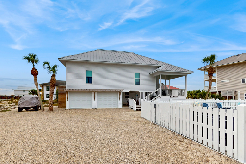 Spacious home with private pool & full kitchen, close to beach