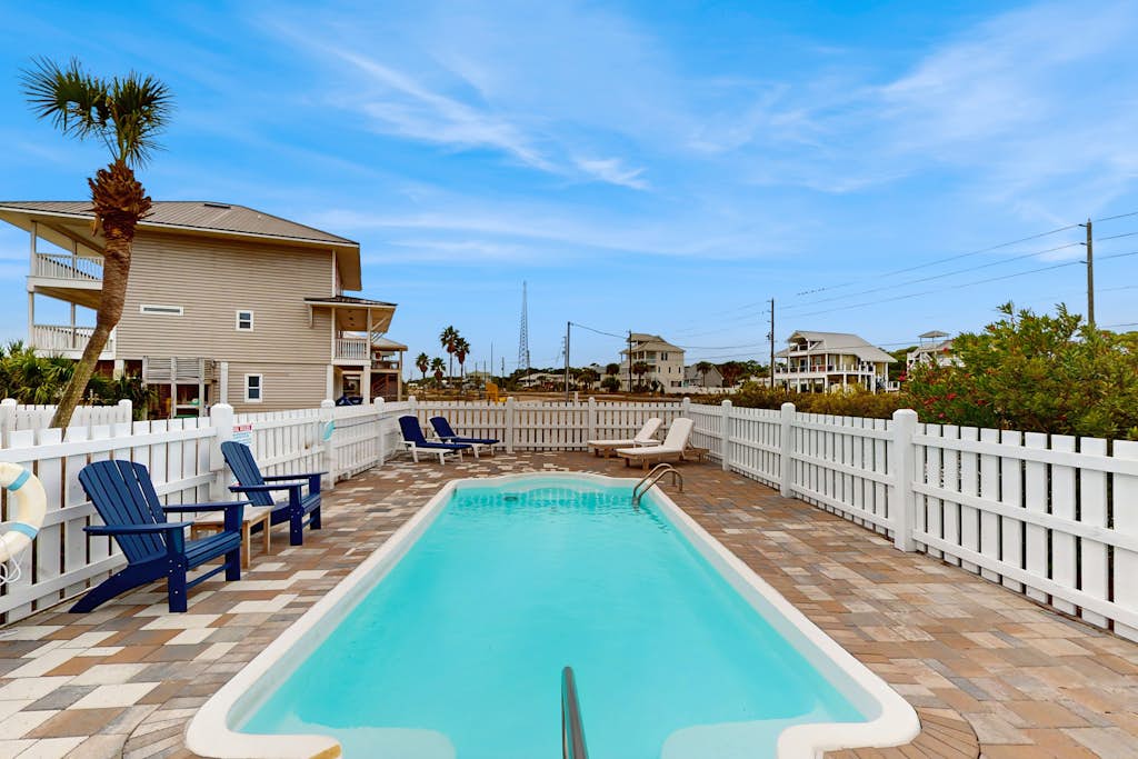 Spacious home with private pool & full kitchen, close to beach