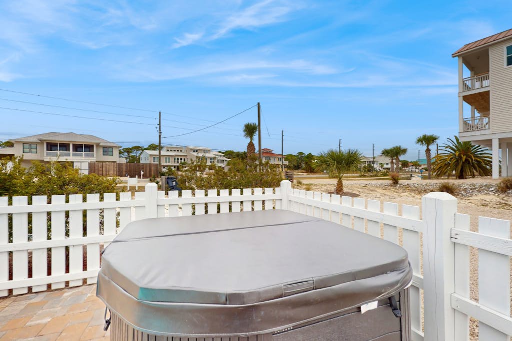 Spacious home with private pool & full kitchen, close to beach