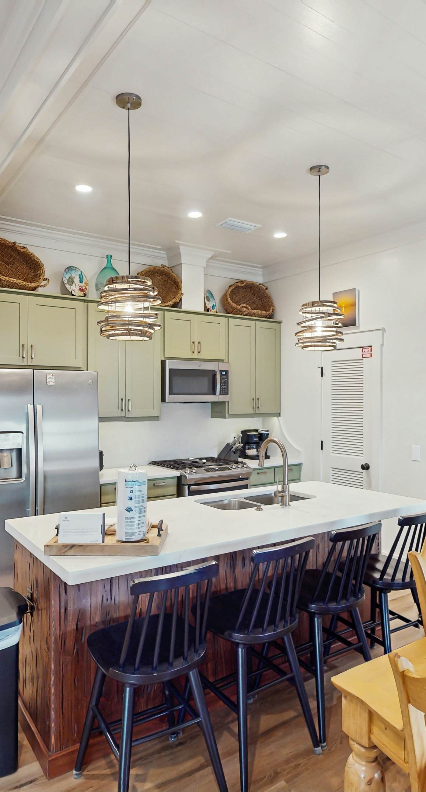 Spacious home with private pool & full kitchen, close to beach