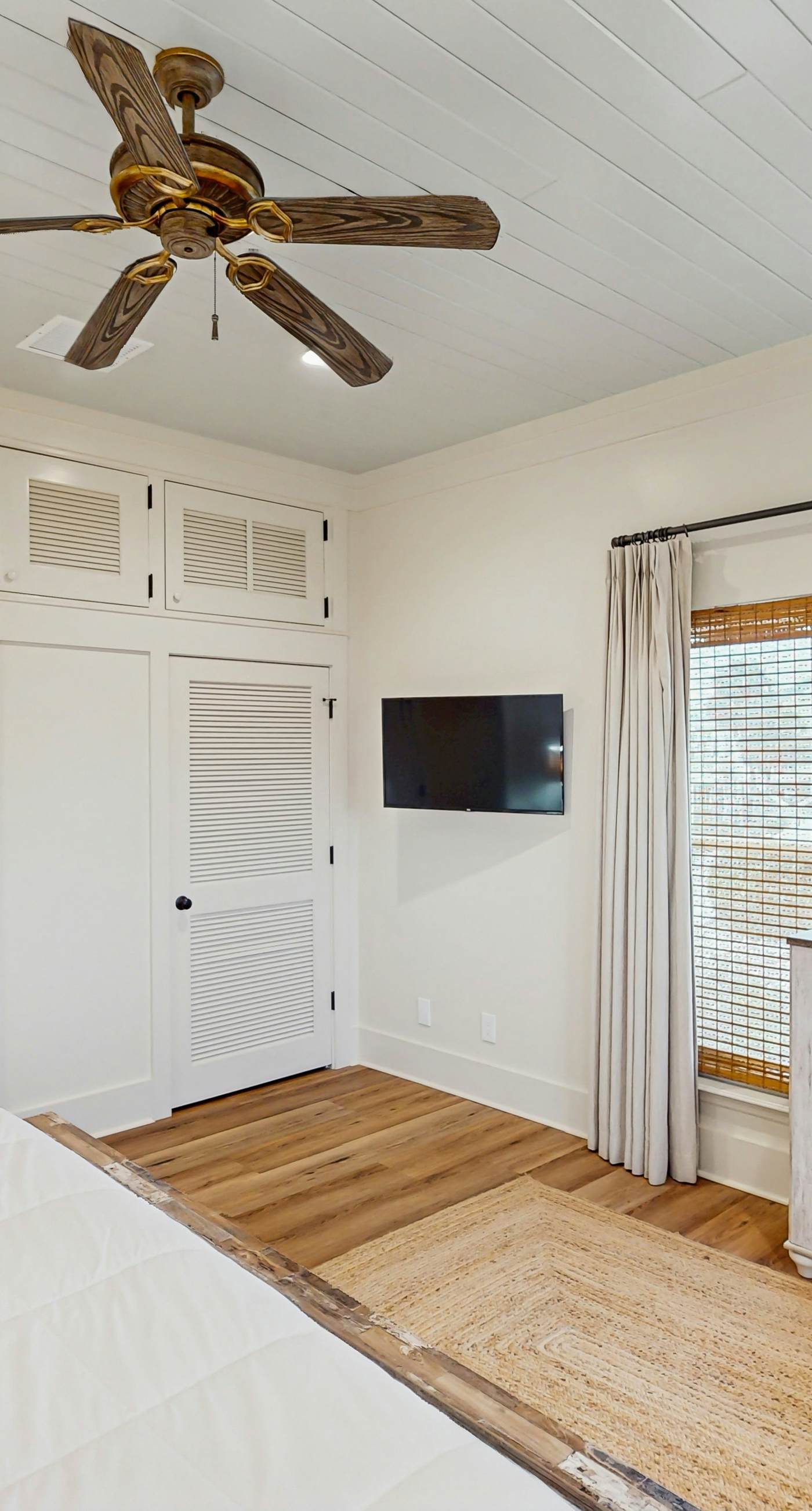 Spacious home with private pool & full kitchen, close to beach