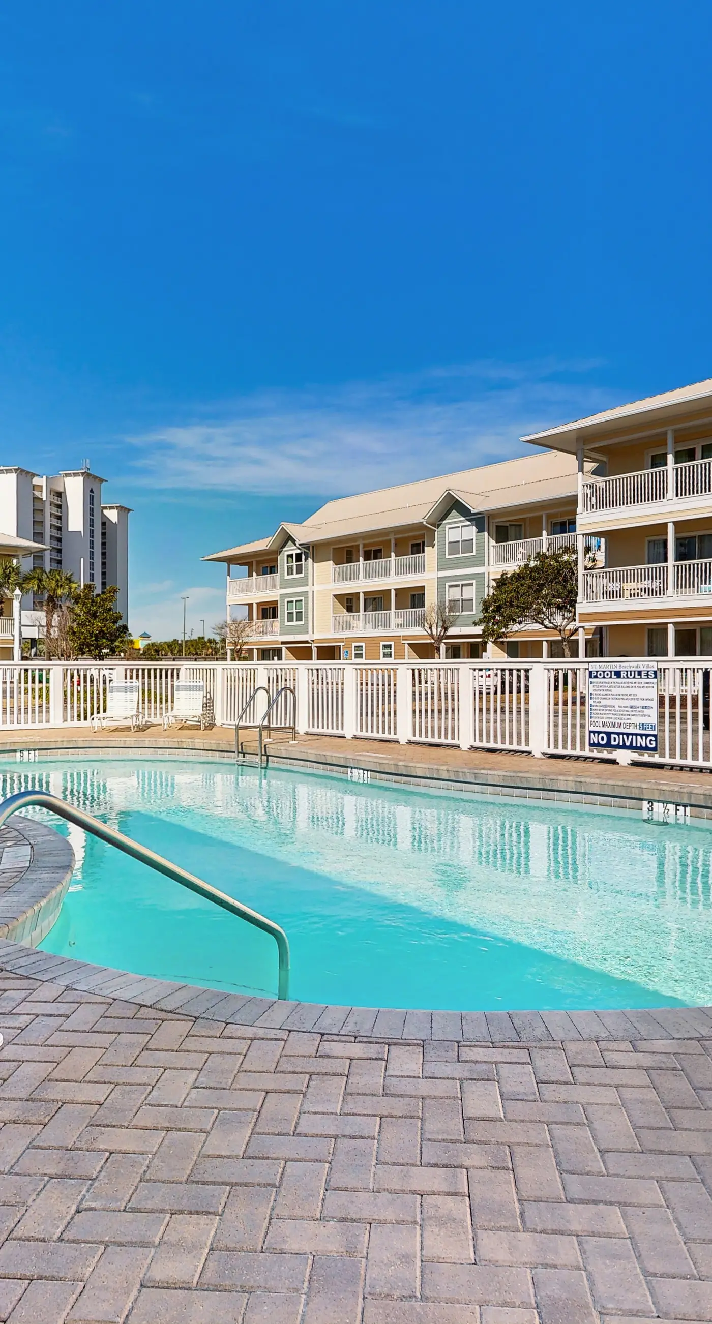 Condo in paradise with open layout, pool access, & patio - snowbird-friendly