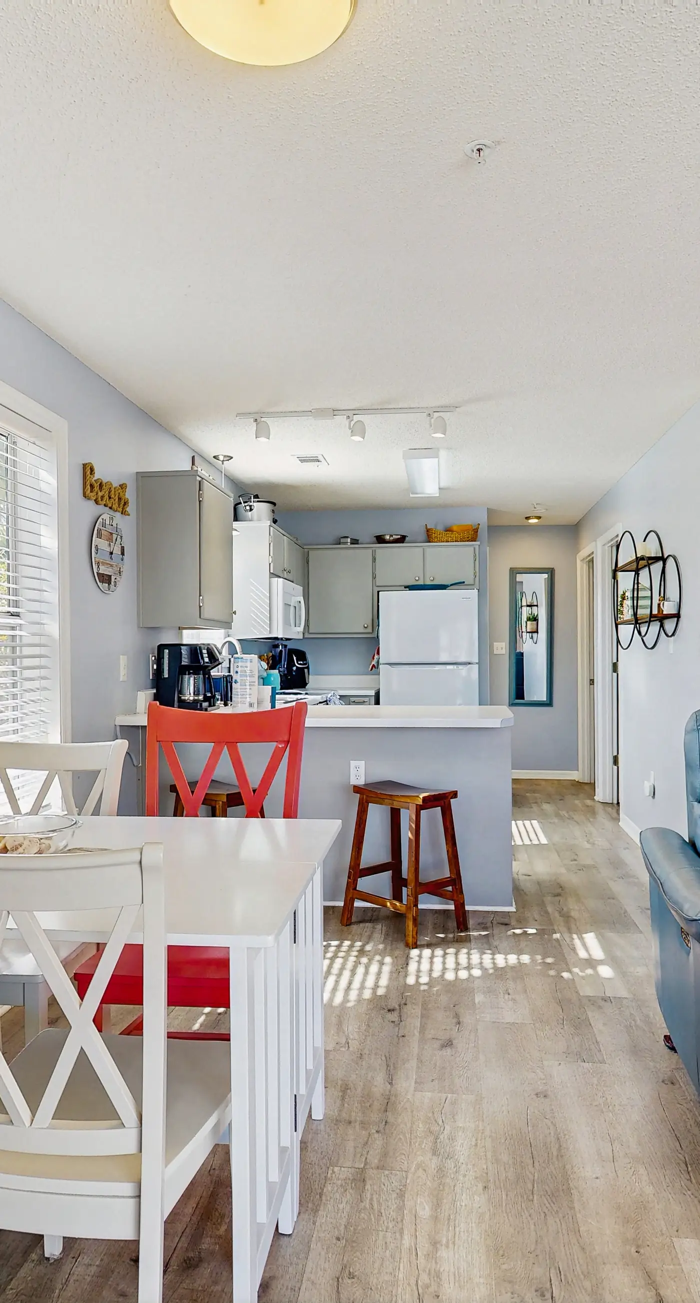 Condo in paradise with open layout, pool access, & patio - snowbird-friendly