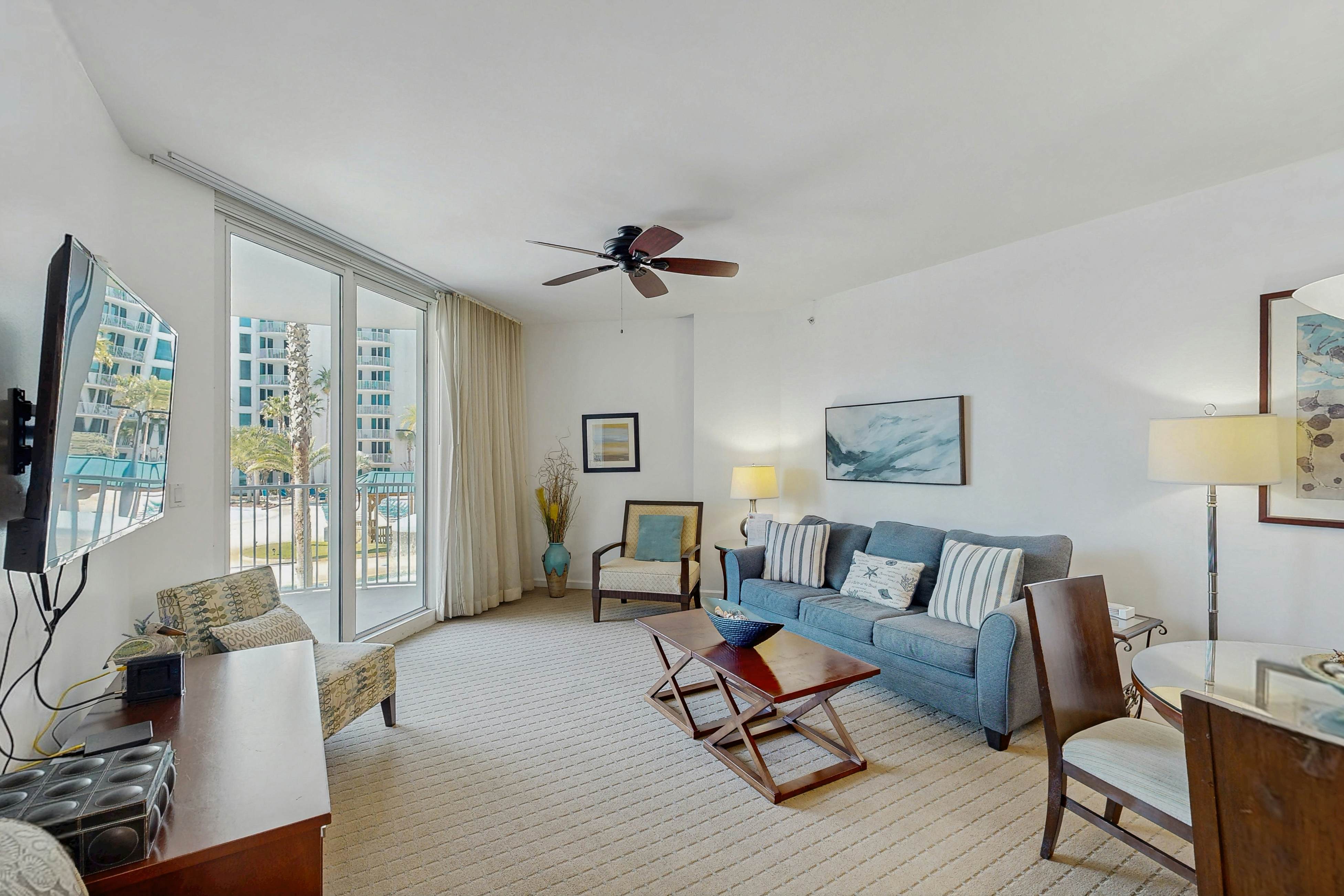 Coastal condo, shared pools, Onsite eateries, Spa, Wifi