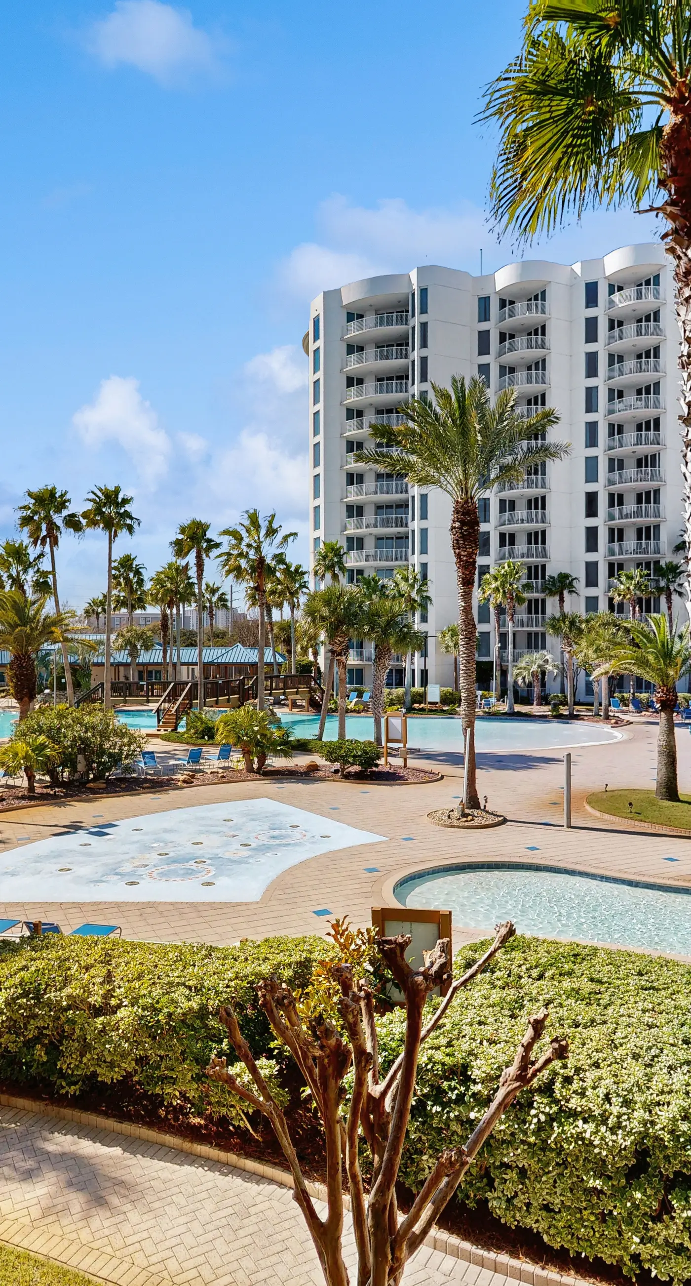 Coastal condo, shared pools, Onsite eateries, Spa, Wifi