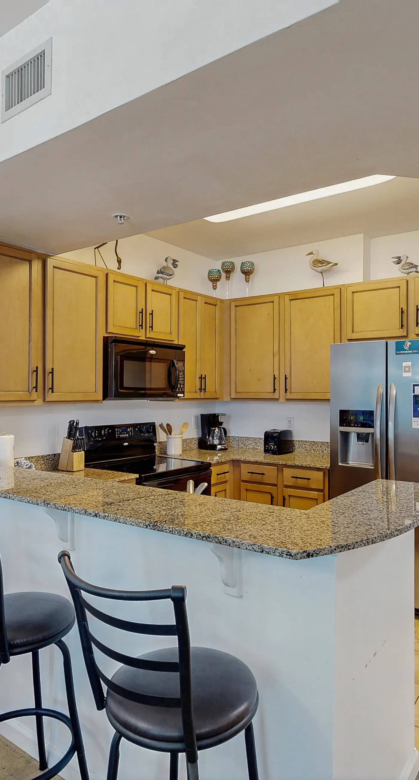 Coastal condo, shared pools, Onsite eateries, Spa, Wifi
