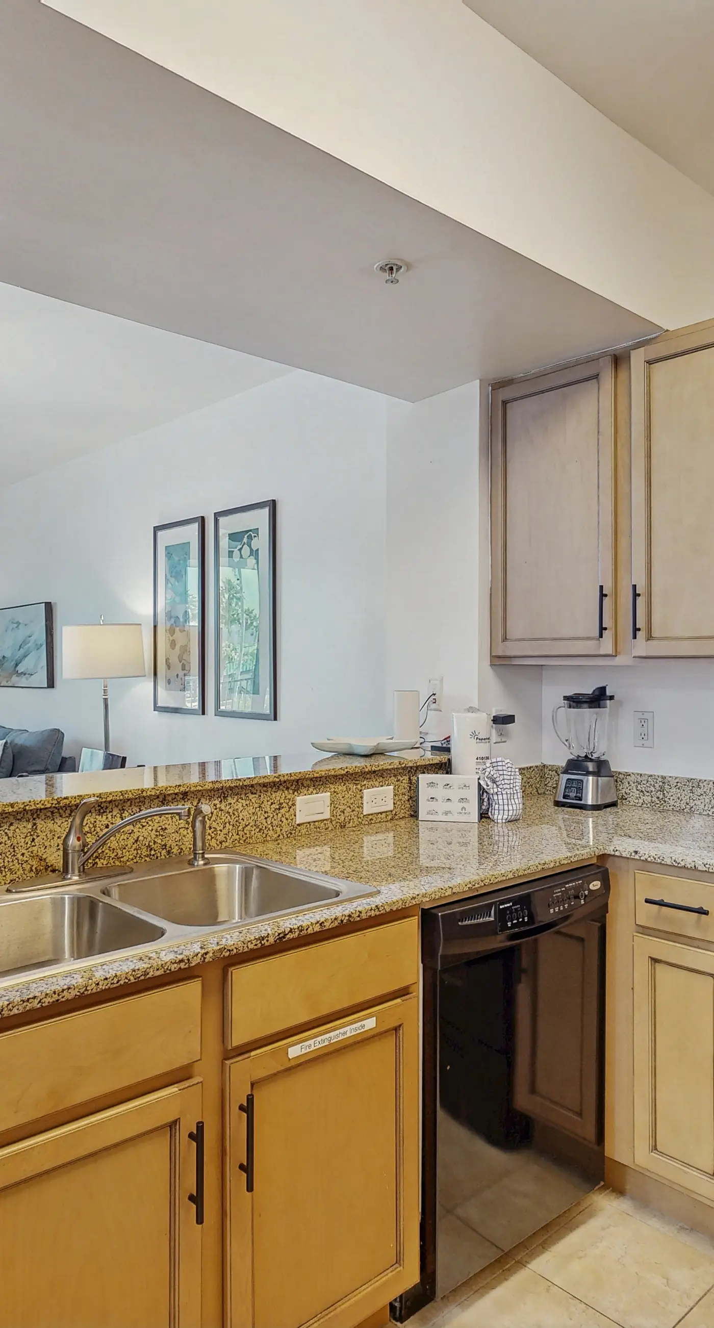 Coastal condo, shared pools, Onsite eateries, Spa, Wifi