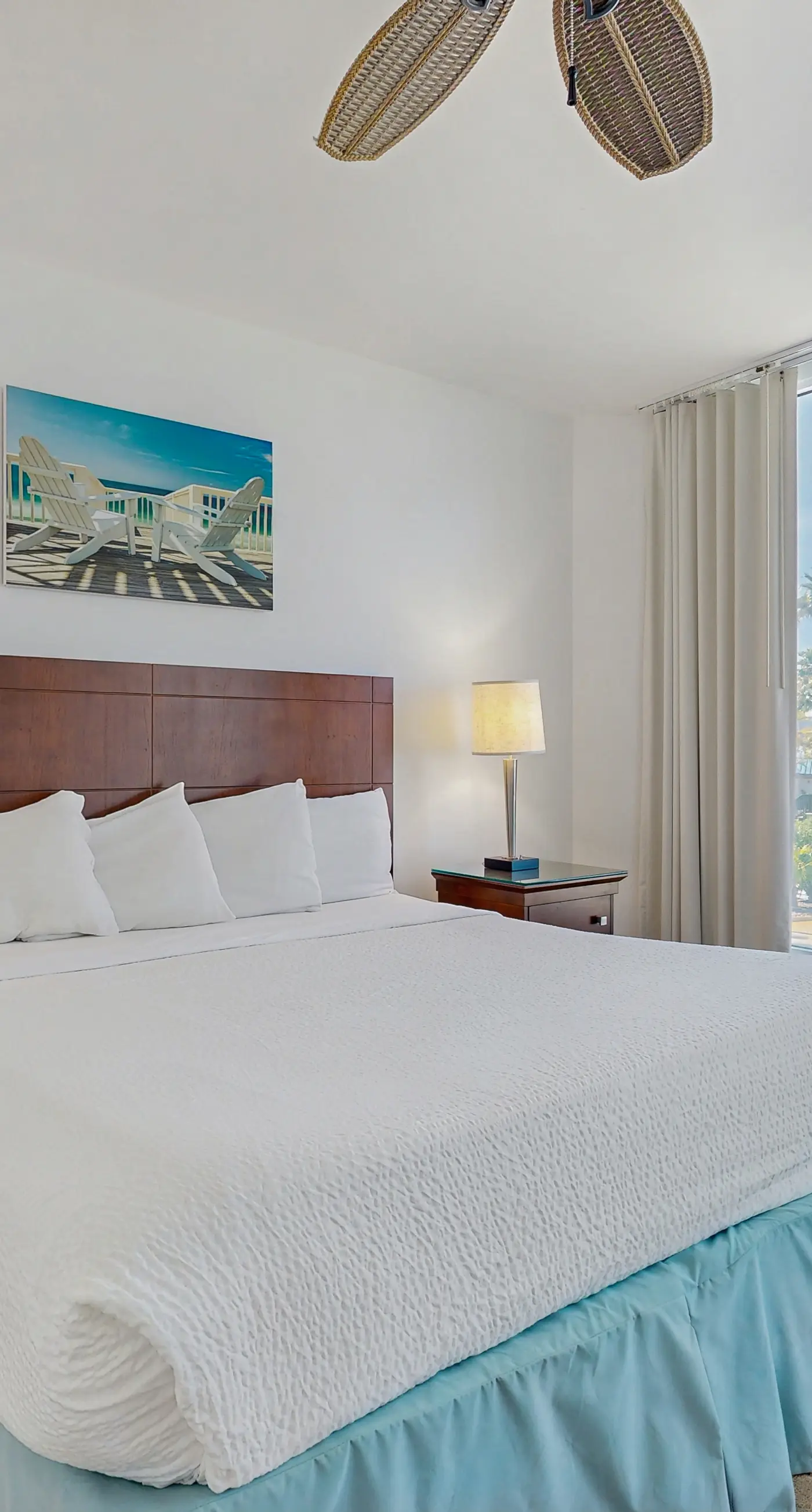 Coastal condo, shared pools, Onsite eateries, Spa, Wifi