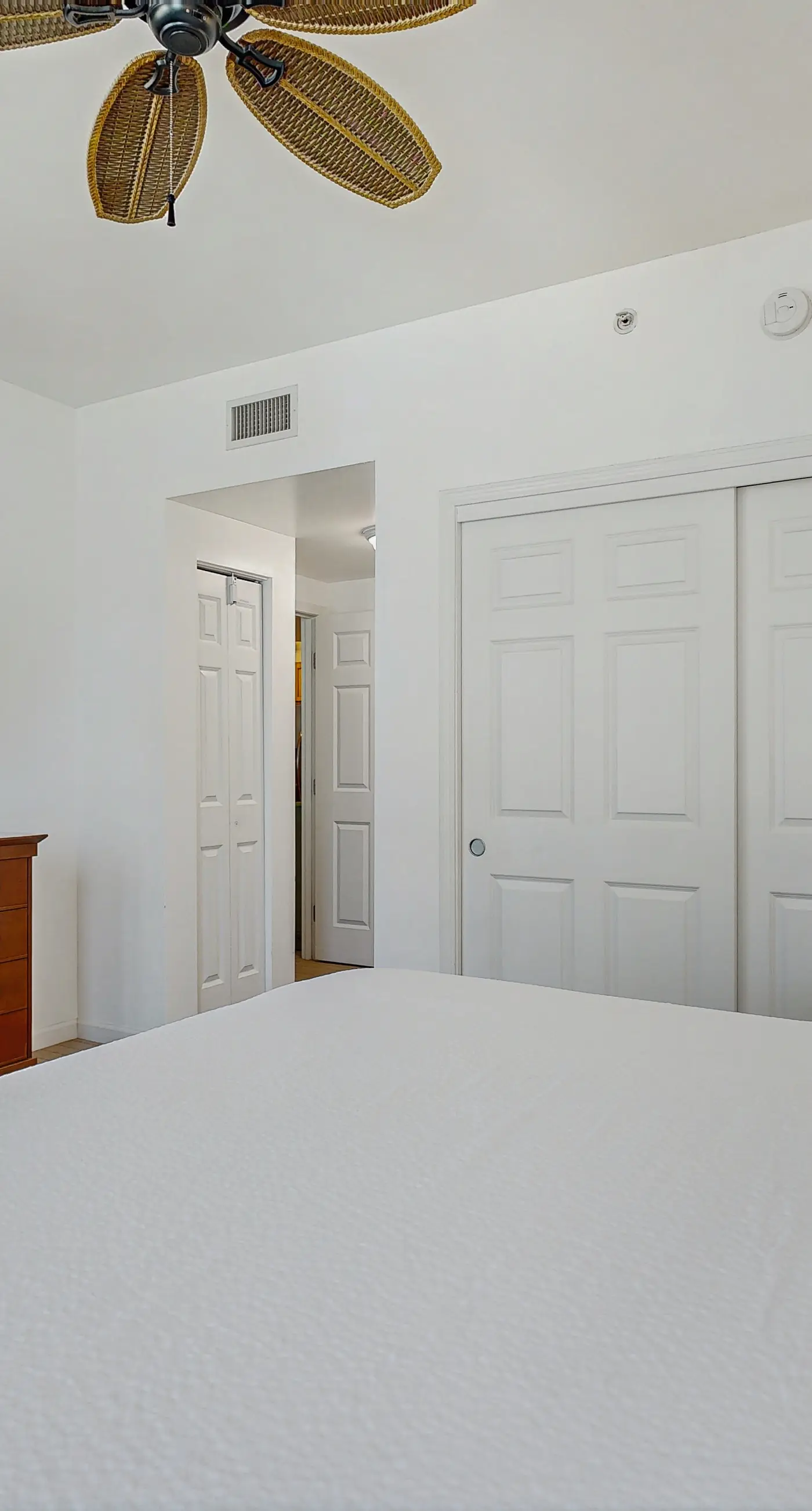 Coastal condo, shared pools, Onsite eateries, Spa, Wifi