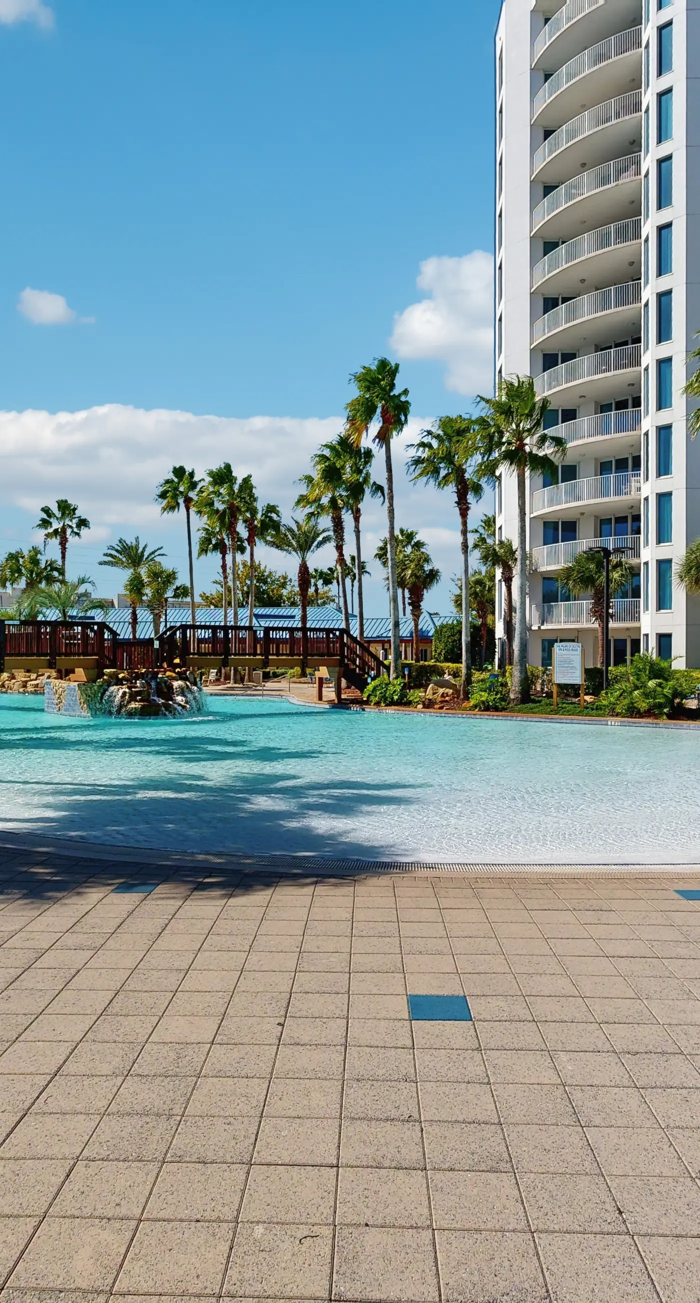 Coastal condo, shared pools, Onsite eateries, Spa, Wifi