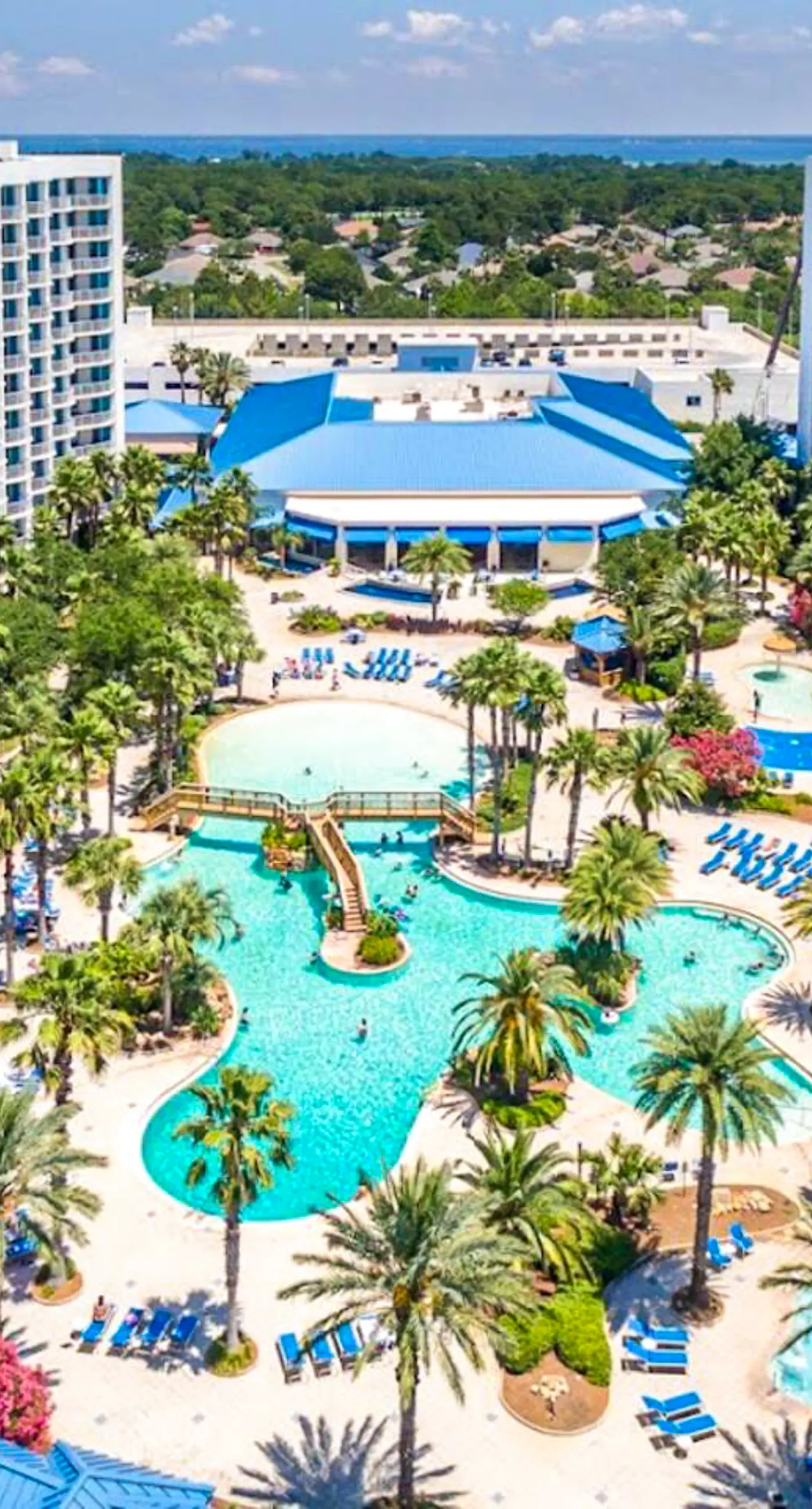 Coastal condo, shared pools, Onsite eateries, Spa, Wifi