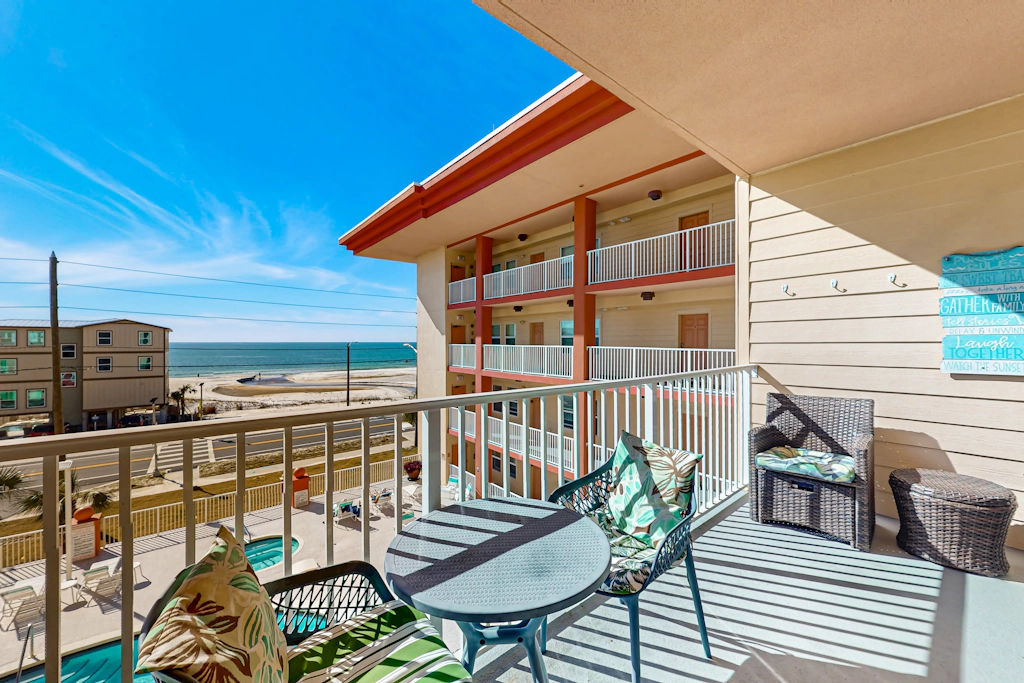 Mexico Beach condo w/ full beach view, central AC, and shared pool & hot tub
