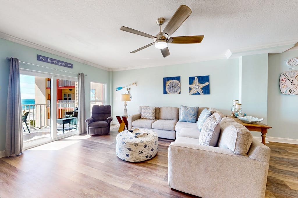 Mexico Beach condo w/ full beach view, central AC, and shared pool & hot tub