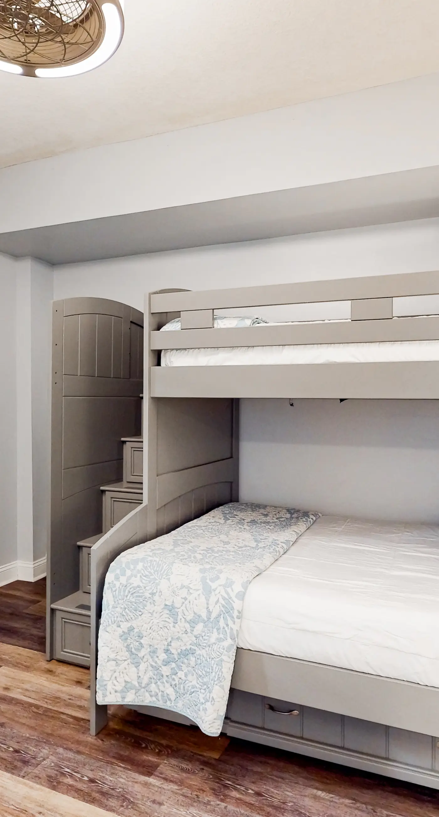 Mexico Beach condo w/ full beach view, central AC, and shared pool & hot tub