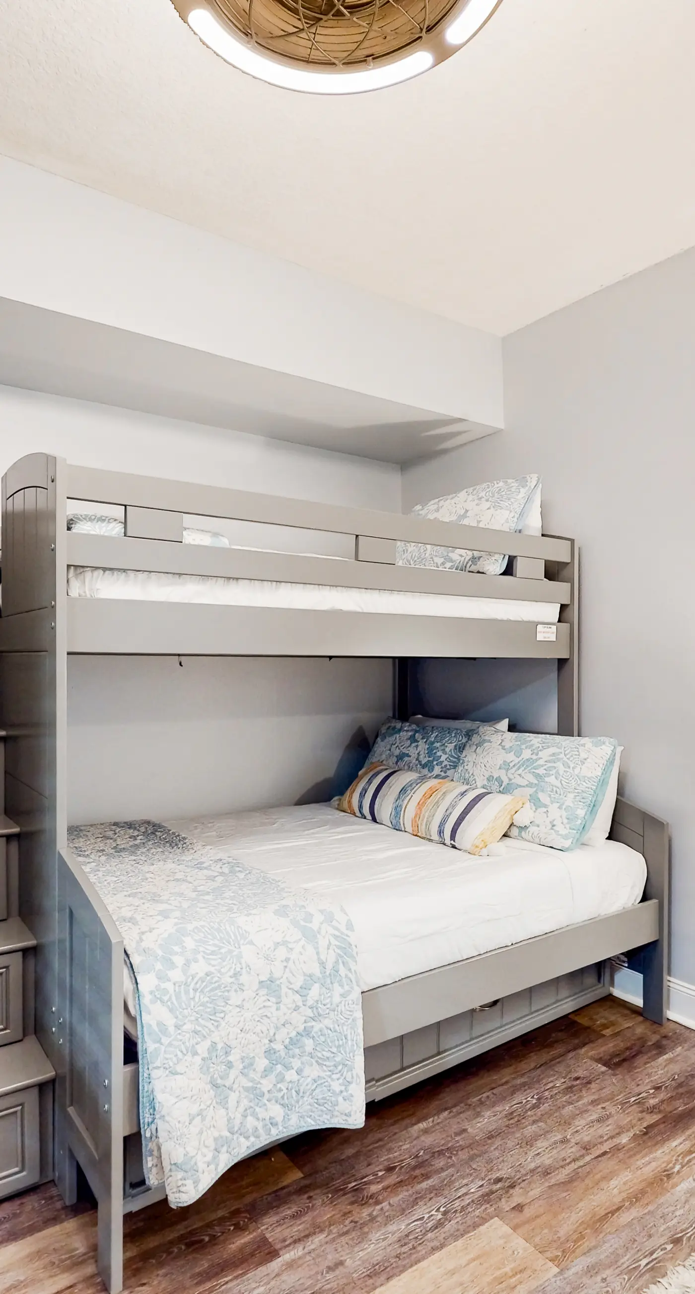 Mexico Beach condo w/ full beach view, central AC, and shared pool & hot tub