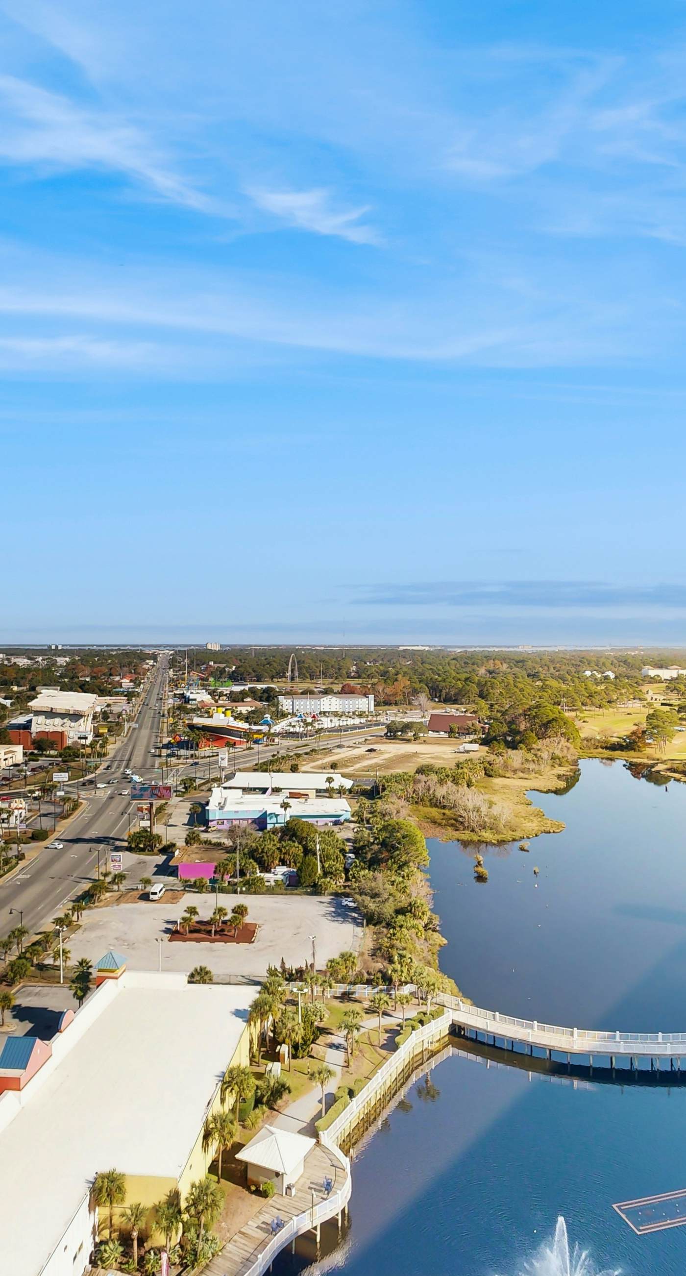 Beachview Condo with full kitchen, shared pool and beach access