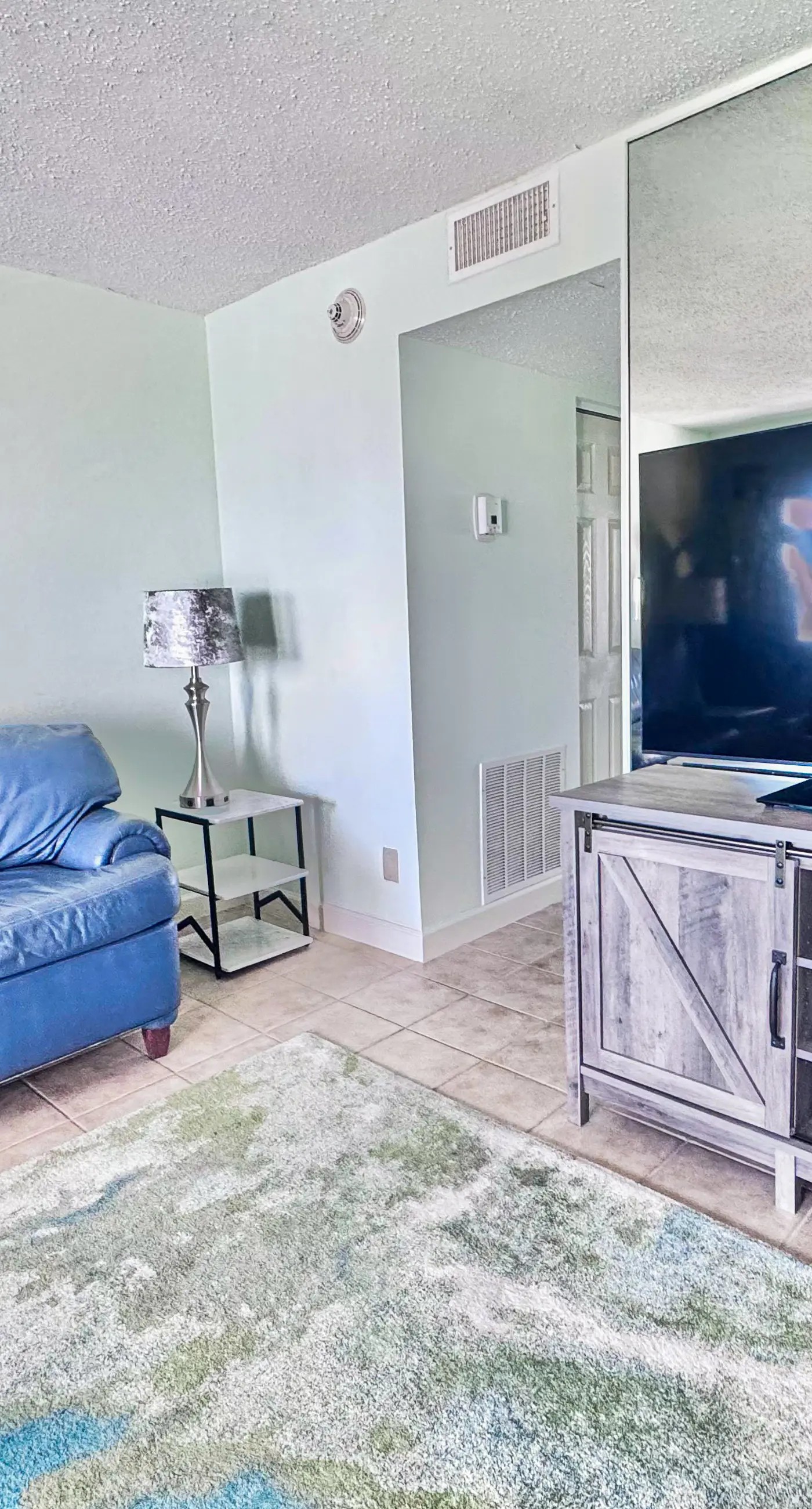 Gorgeous beachfront condo, shared pool and beach access