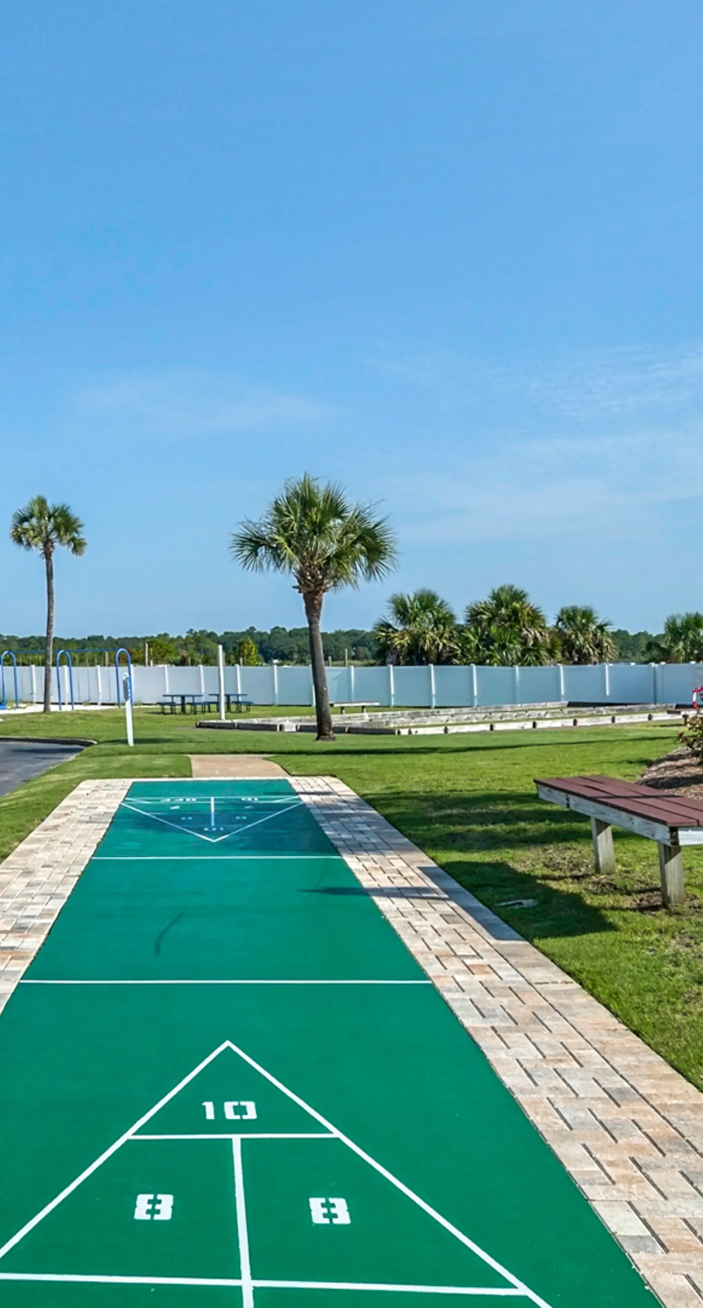 Gorgeous beachfront condo, shared pool and beach access