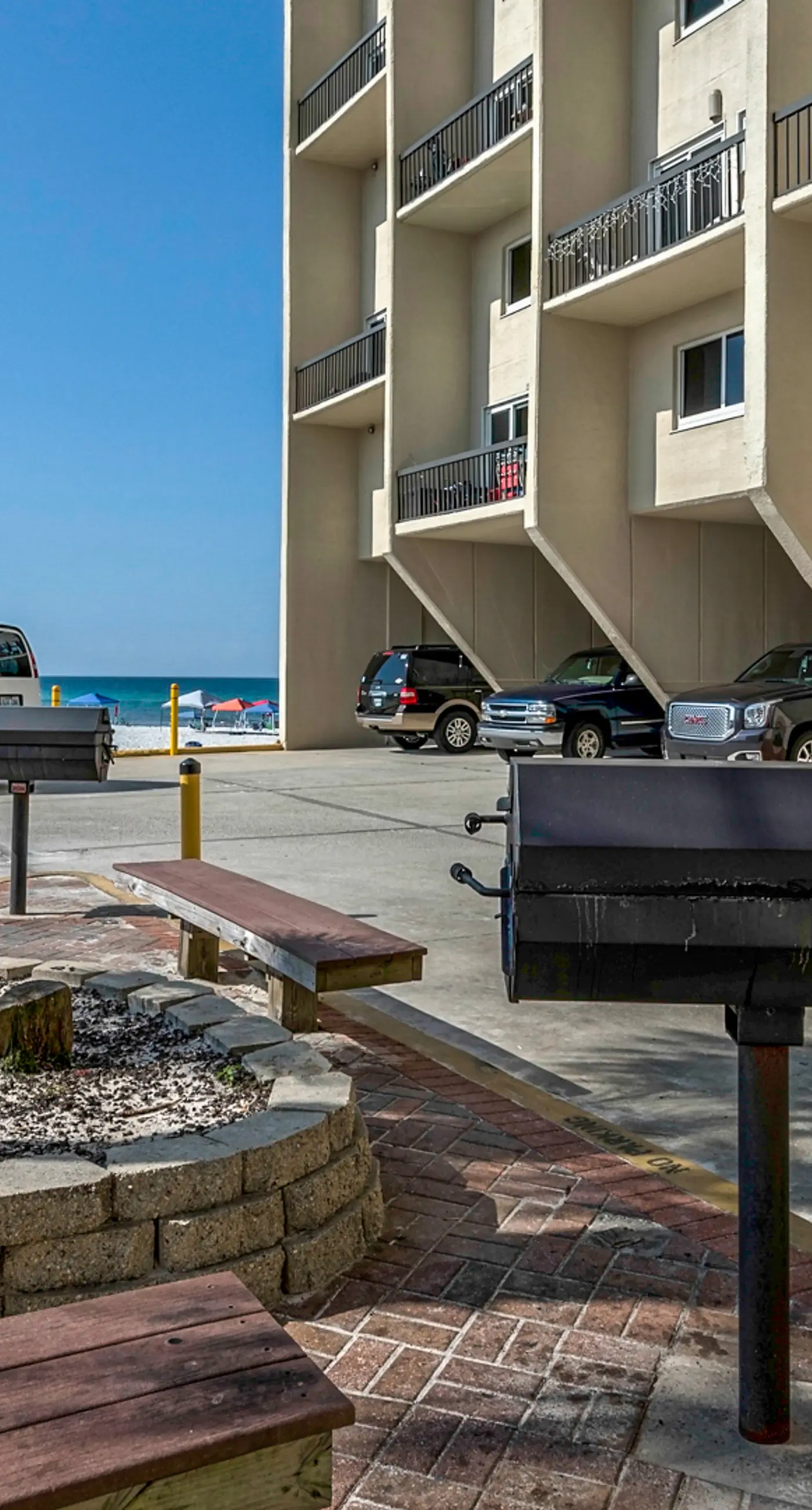 Gorgeous beachfront condo, shared pool and beach access