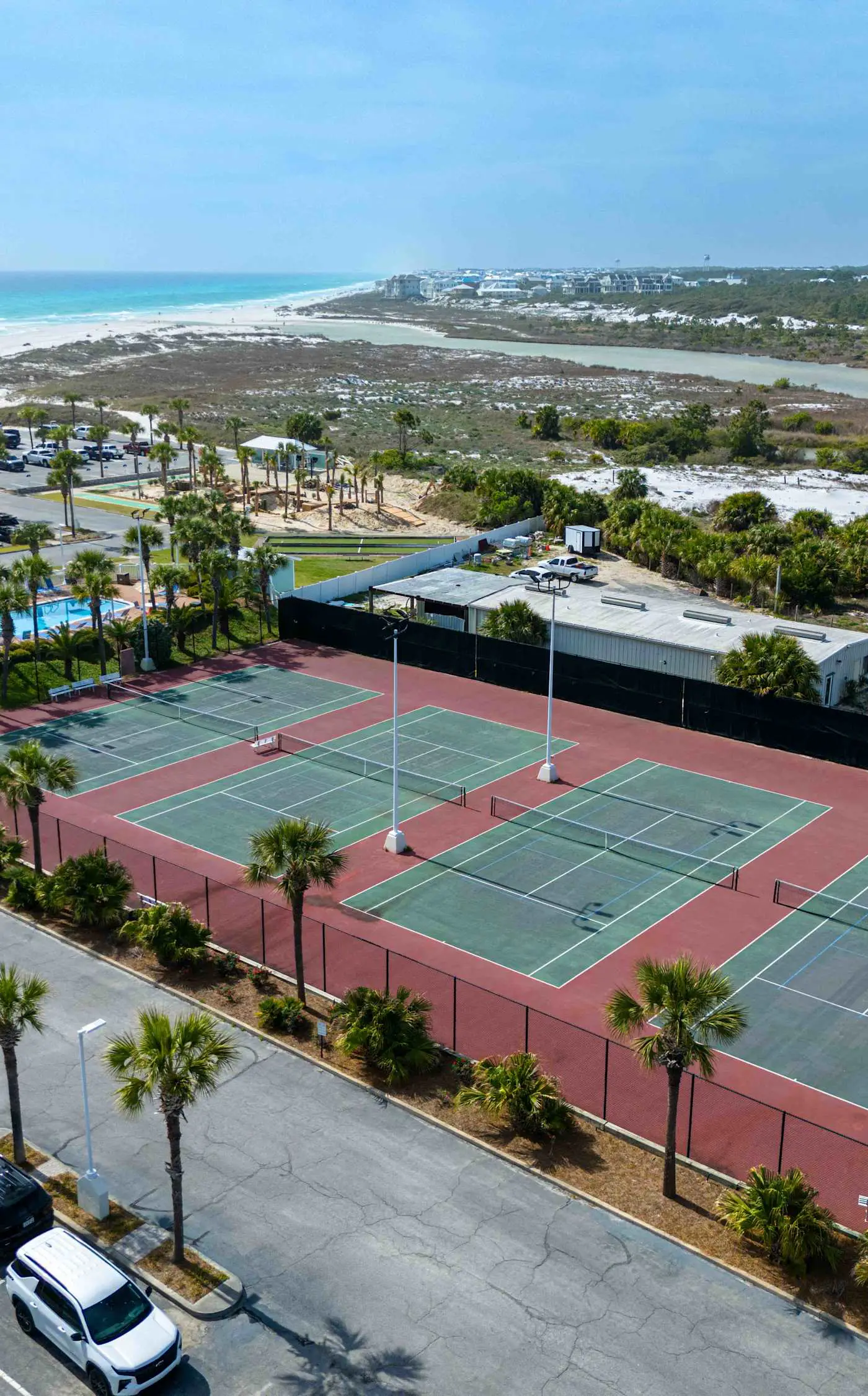 Gorgeous beachfront condo, shared pool and beach access