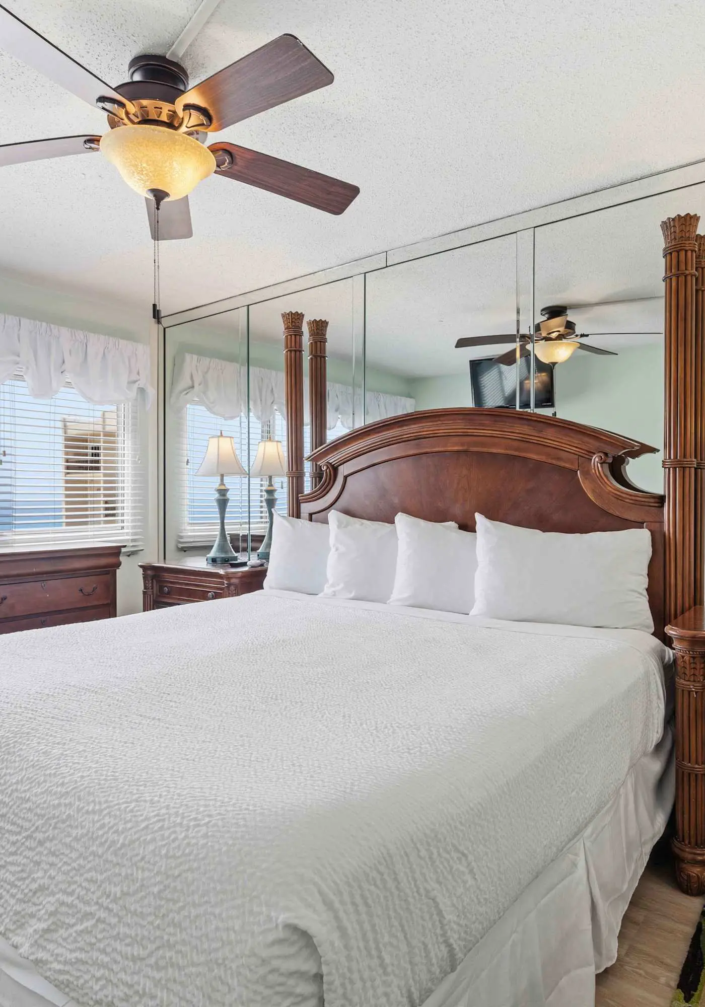 Gorgeous beachfront condo, shared pool and beach access