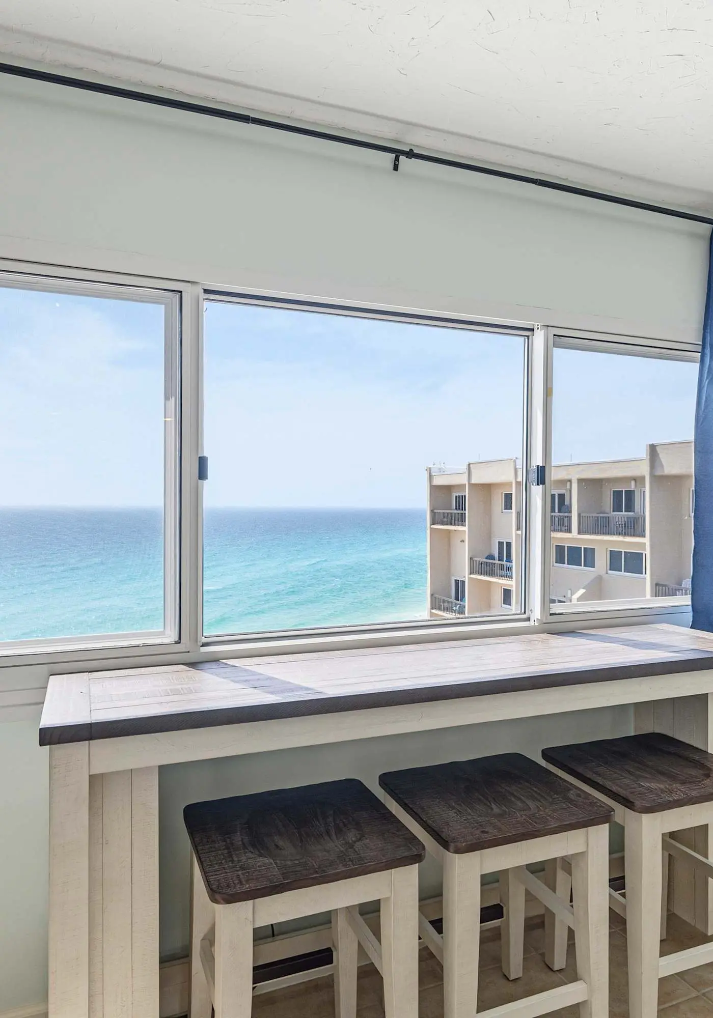 Gorgeous beachfront condo, shared pool and beach access