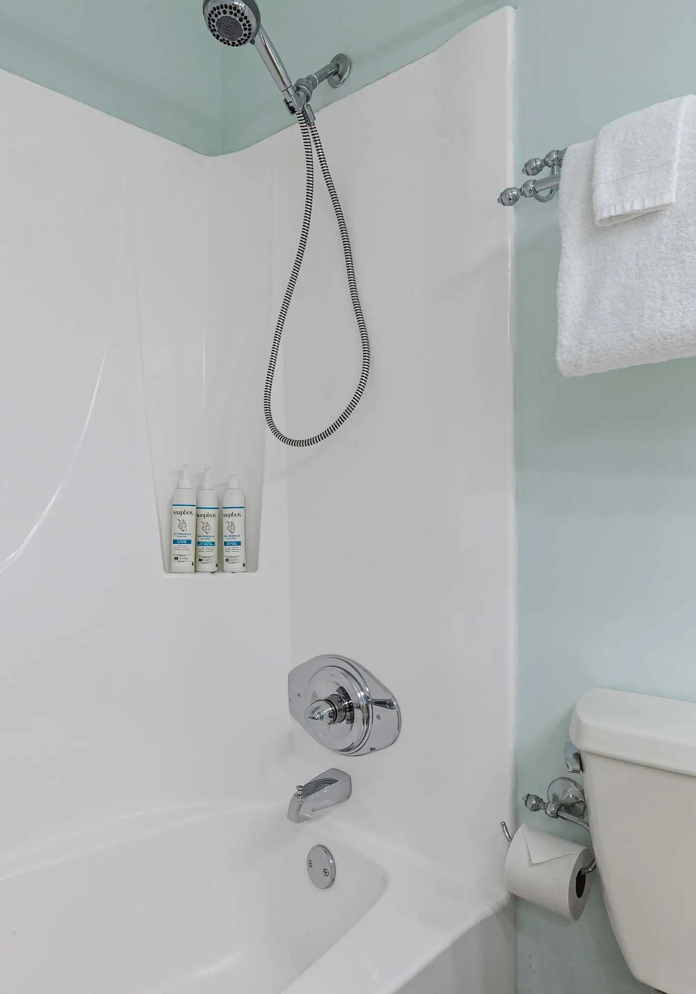 Gorgeous beachfront condo, shared pool and beach access