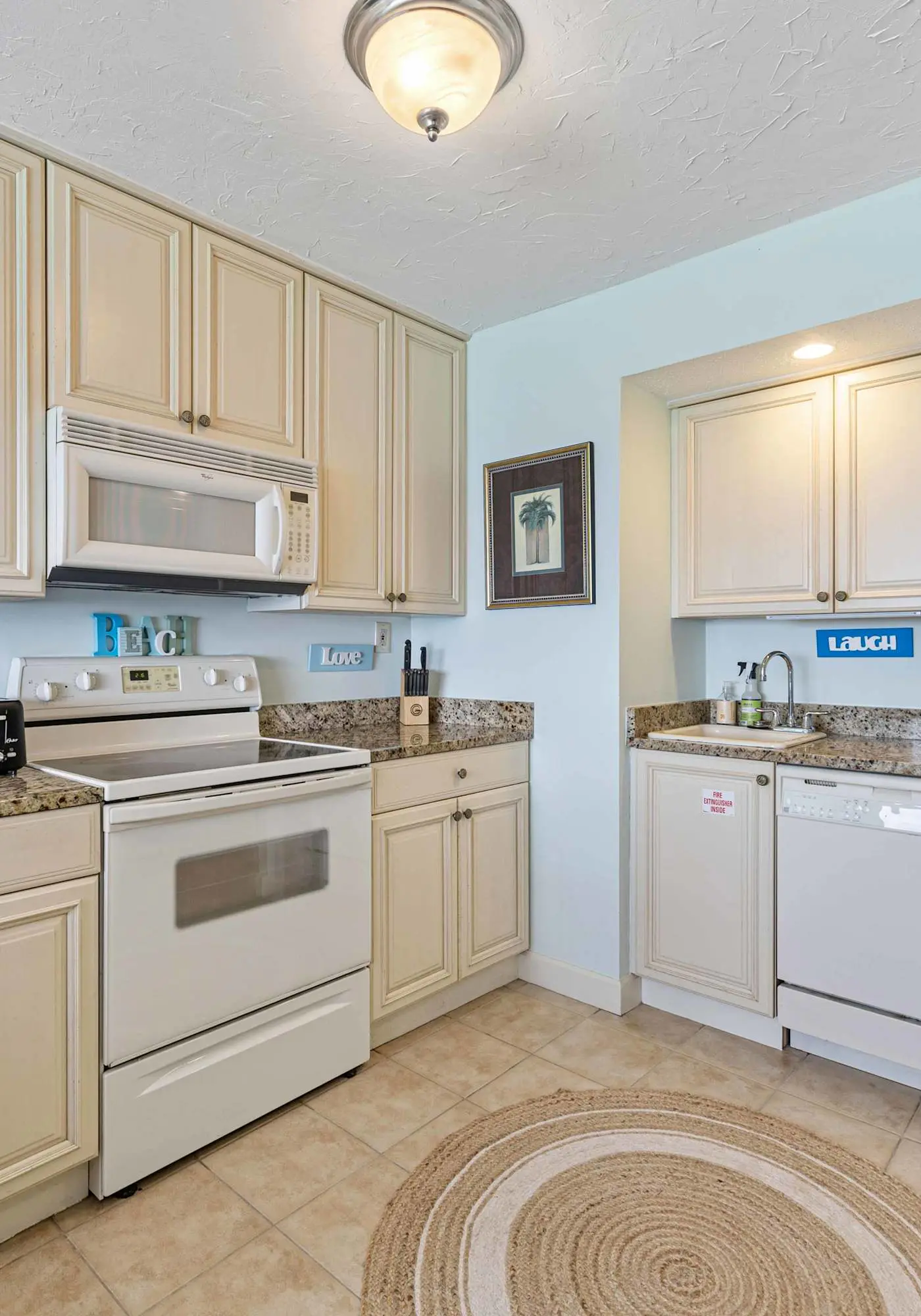 Gorgeous beachfront condo, shared pool and beach access