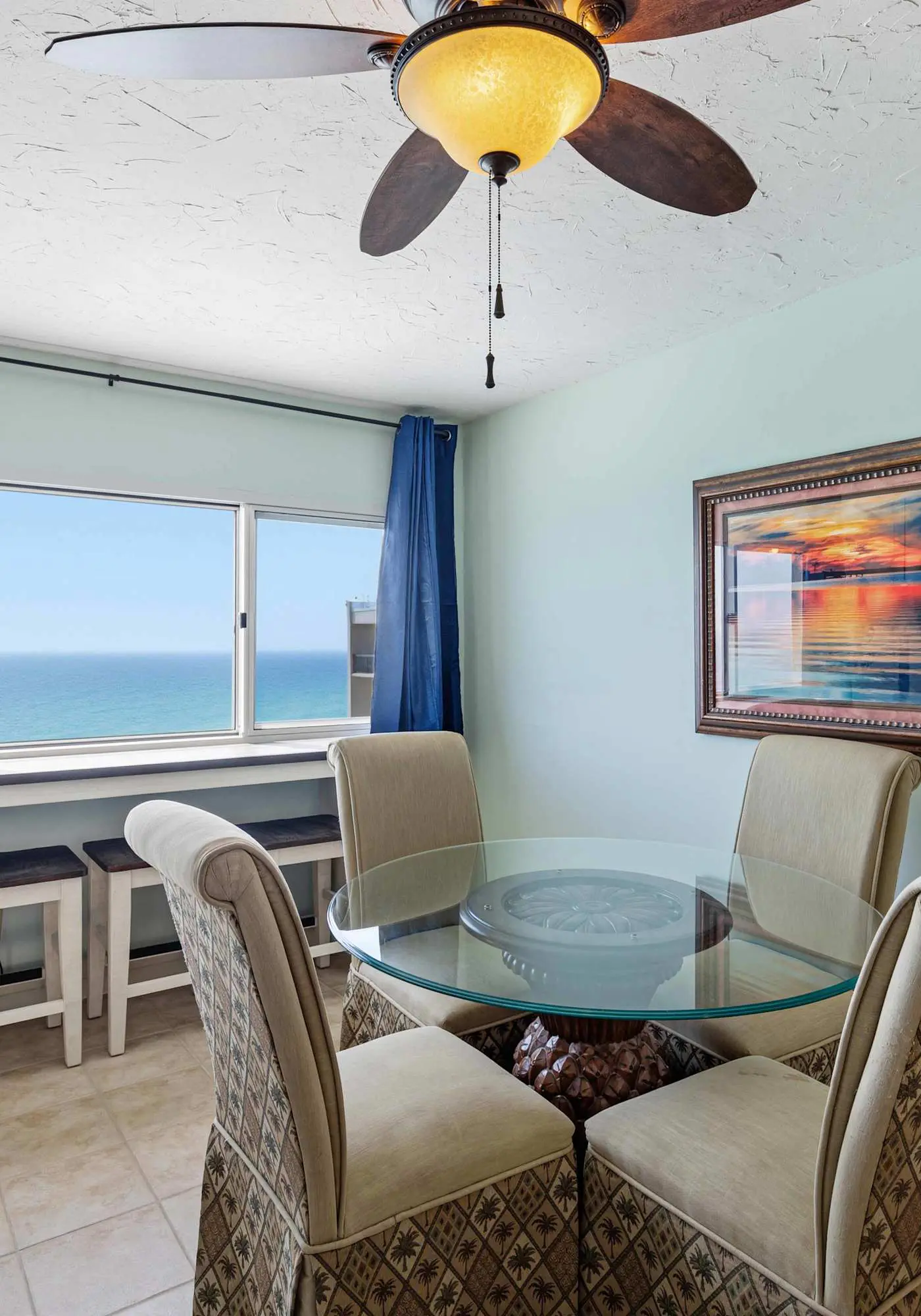 Gorgeous beachfront condo, shared pool and beach access