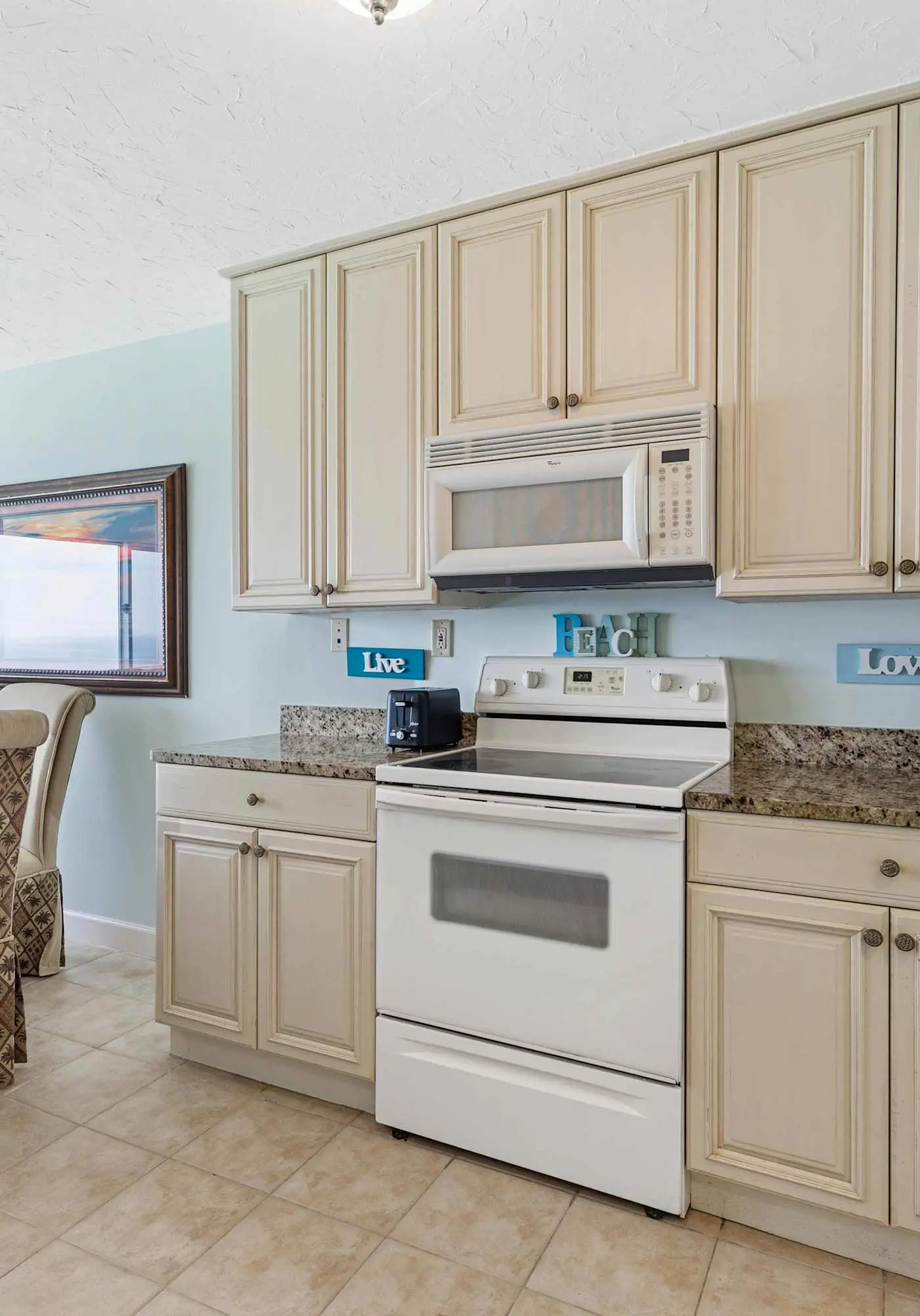 Gorgeous beachfront condo, shared pool and beach access