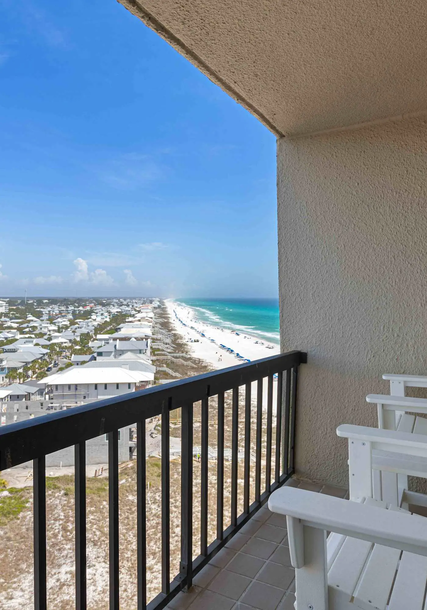Gorgeous beachfront condo, shared pool and beach access