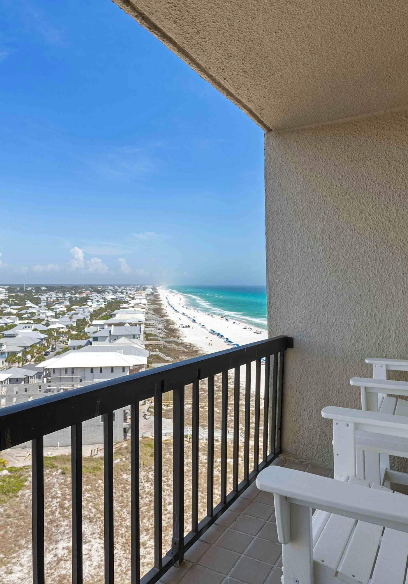 Gorgeous beachfront condo, shared pool and beach access