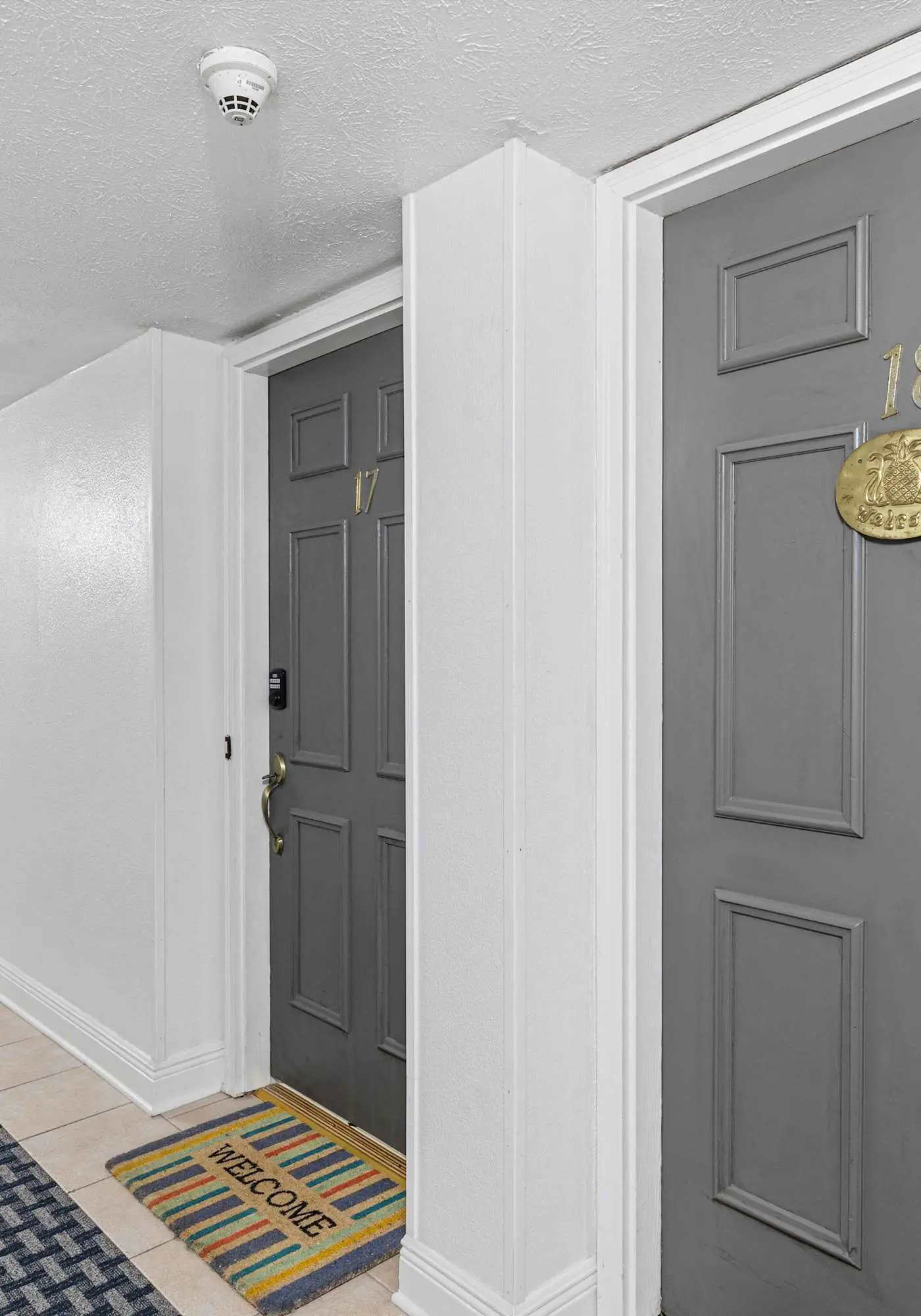 Gorgeous beachfront condo, shared pool and beach access