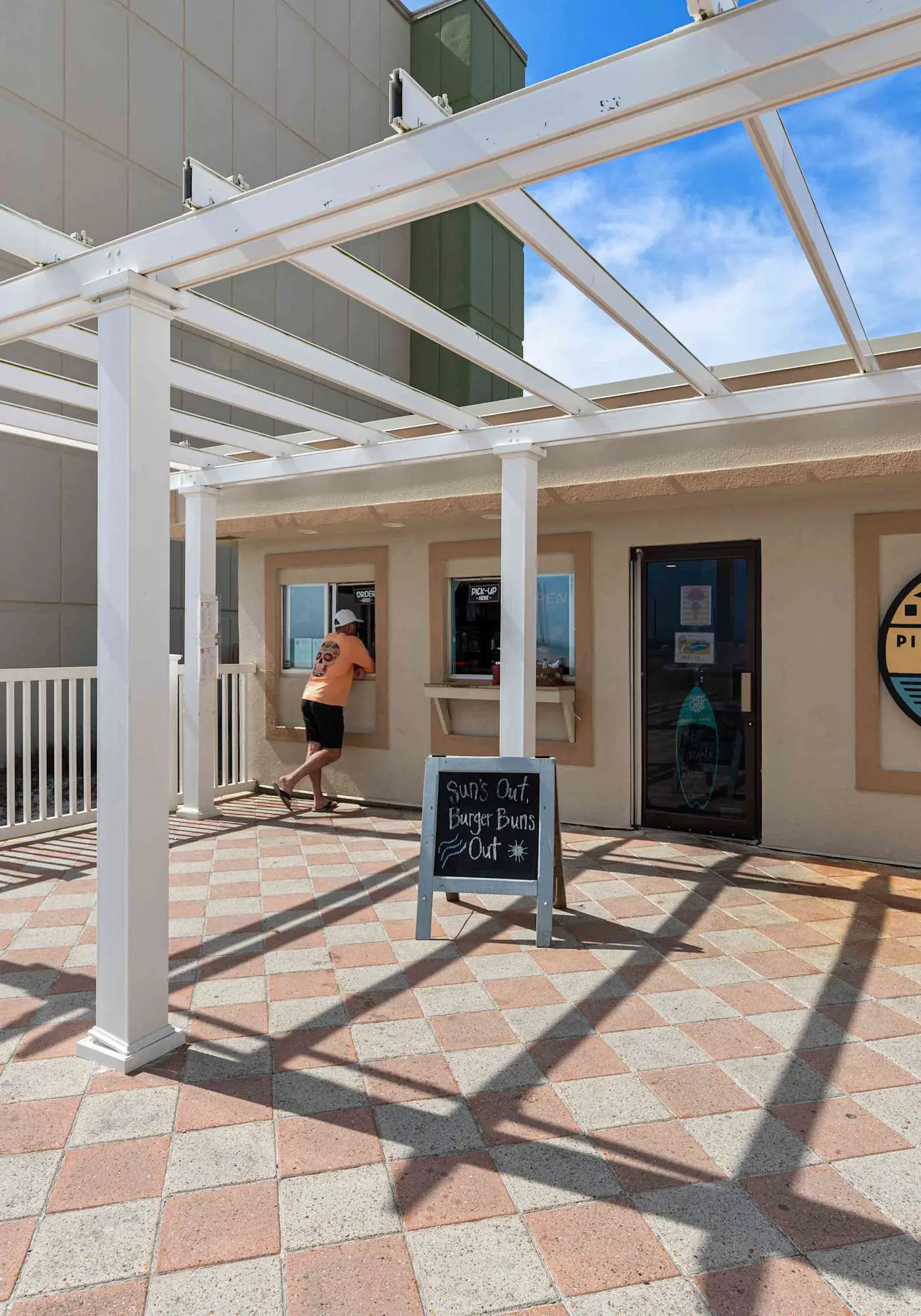 Gorgeous beachfront condo, shared pool and beach access