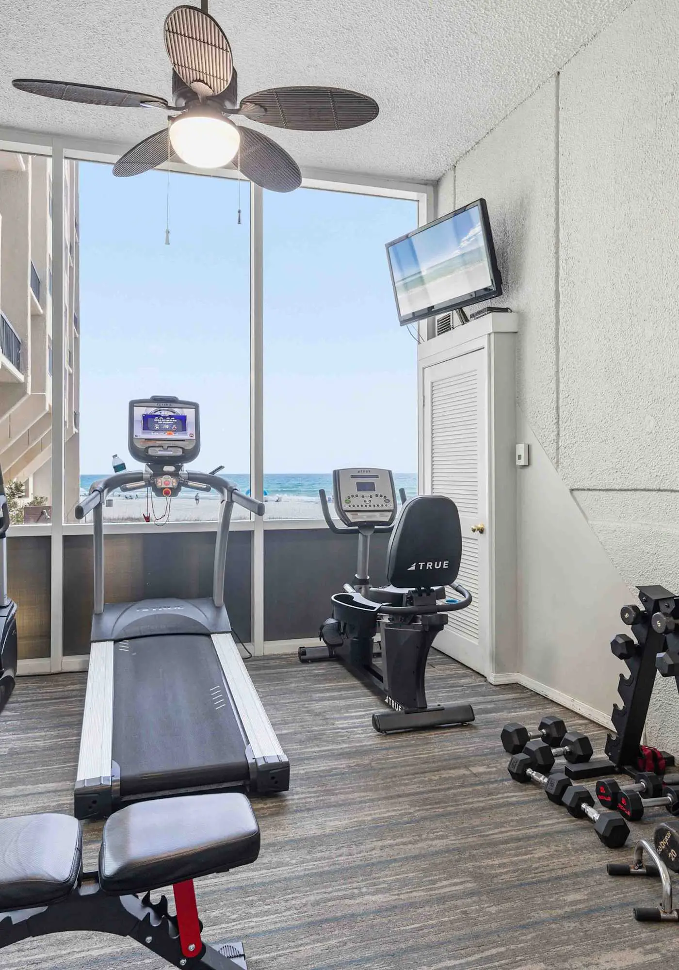Gorgeous beachfront condo, shared pool and beach access